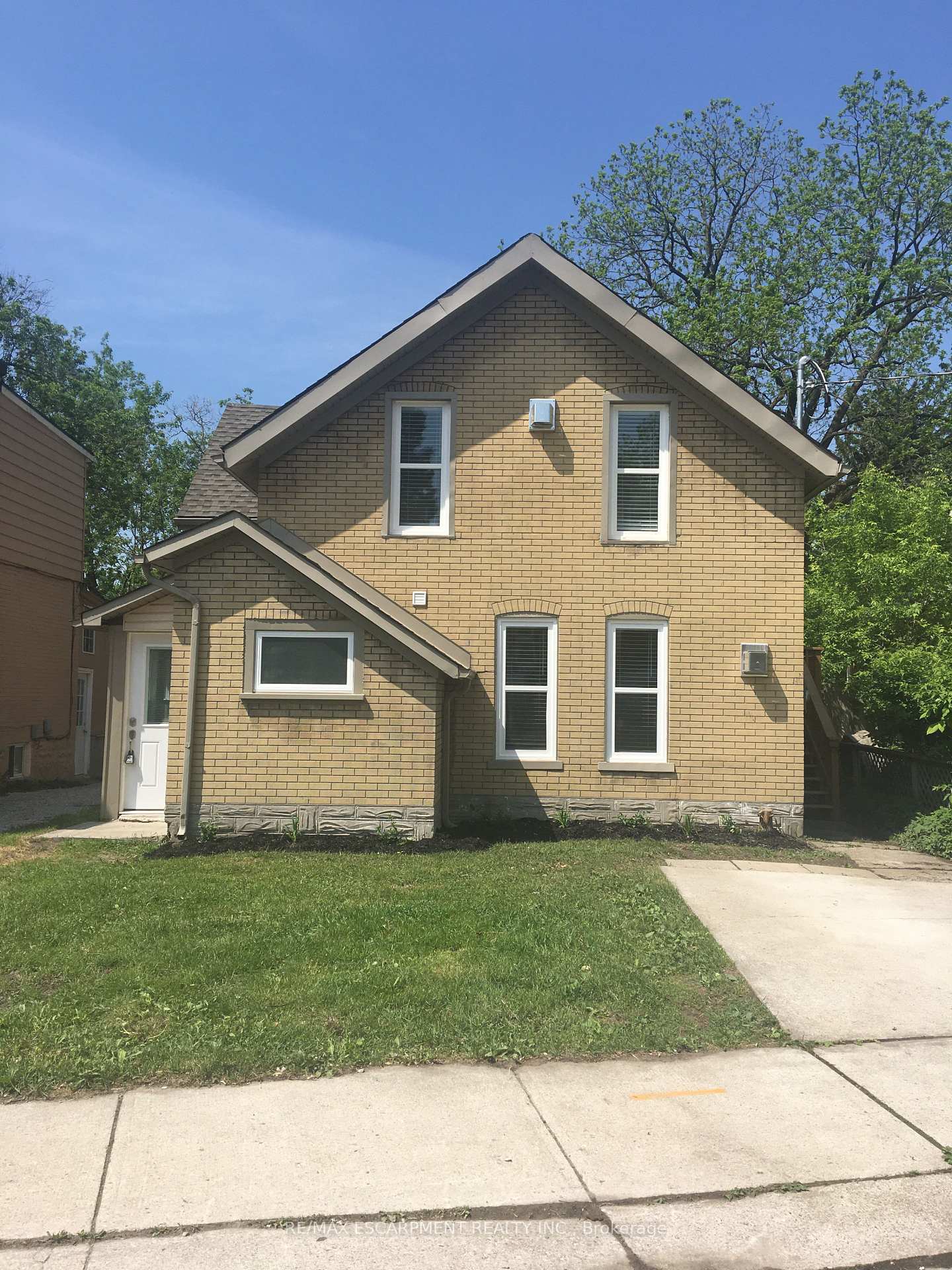 109 Waterloo Street 2, Kitchener, ON N2H 3V5