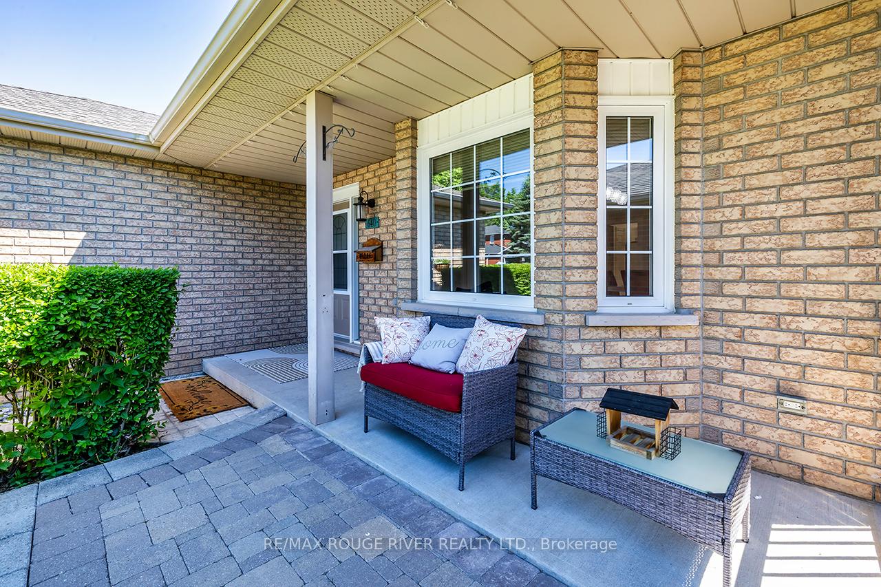 640 Pinewood Drive, Peterborough — photo 4 of 5