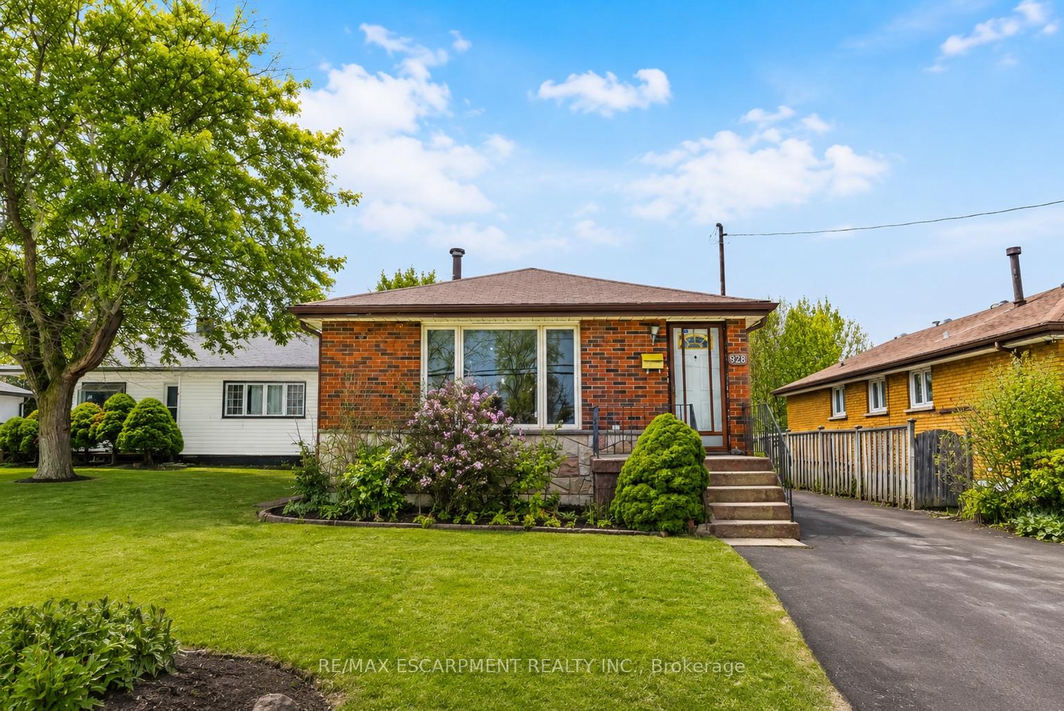 928 Upper Gage Avenue, Hamilton, ON L8V 4K9