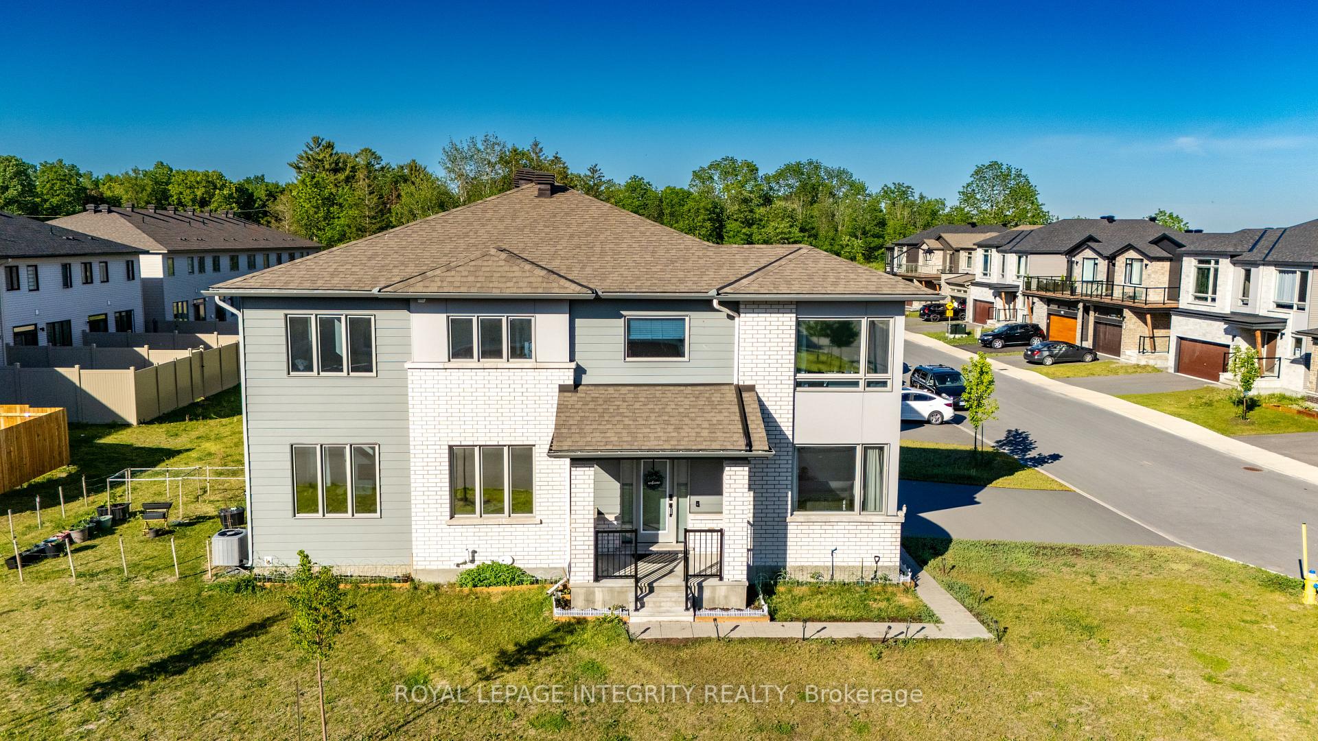 660 Fenwick Way, Barrhaven, ON K2J 7E6