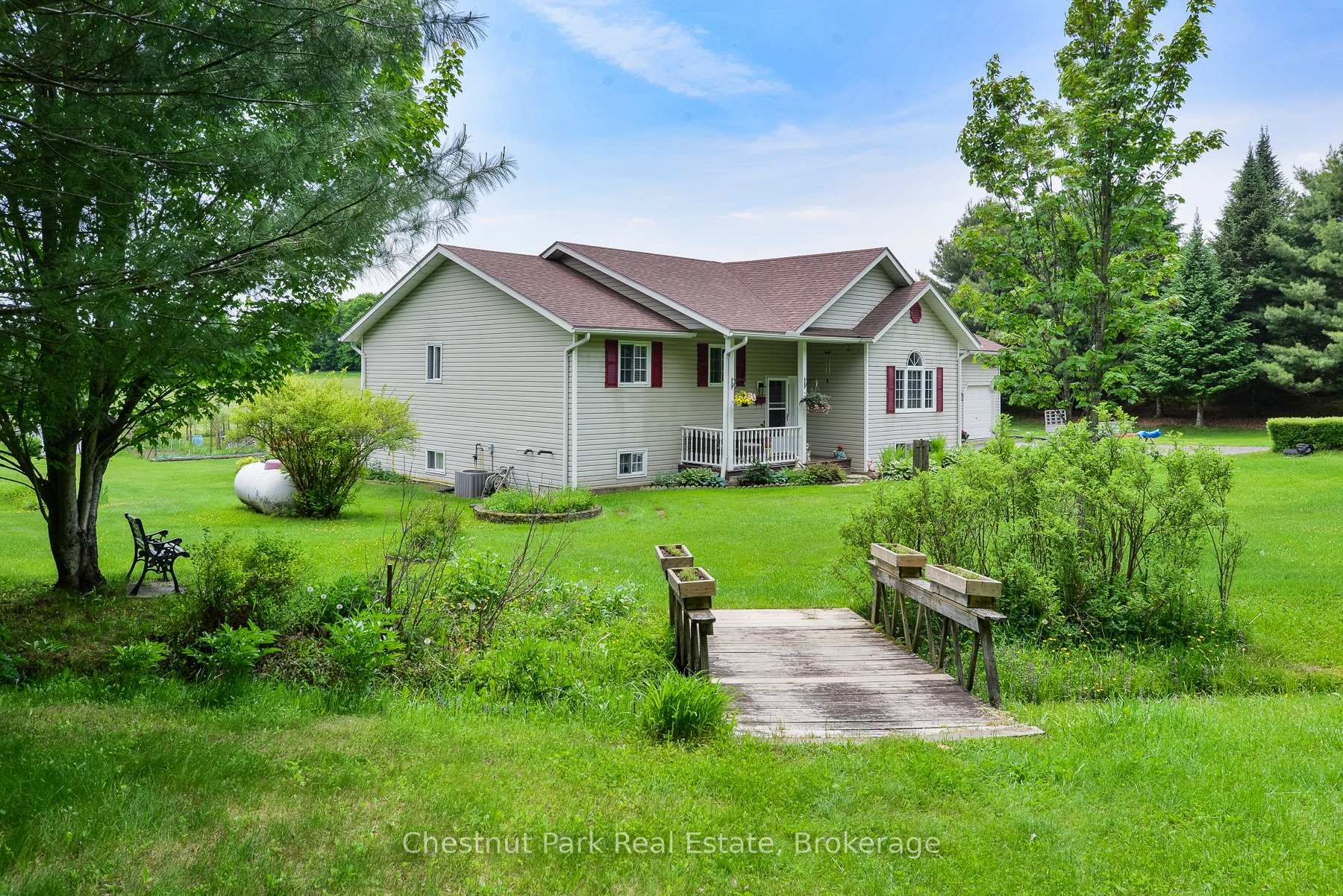 996 North Mary Lake Road, Huntsville — photo 2 of 5