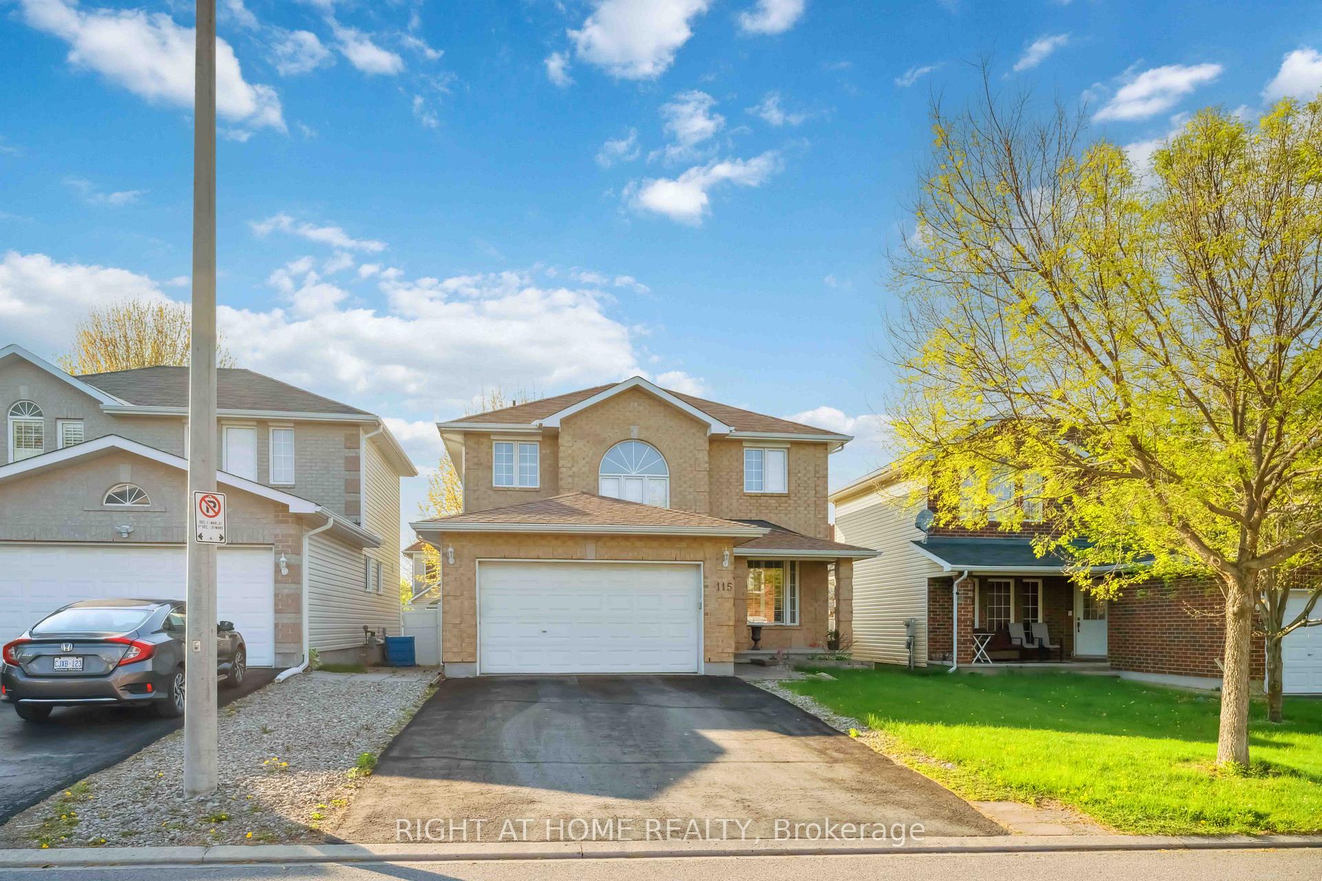 115 Woliston Crescent, Kanata, ON K2W 1G5