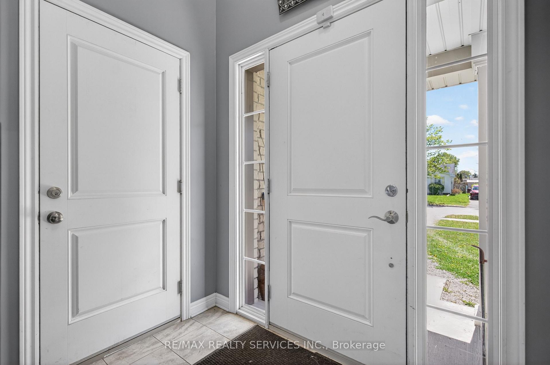 26 Trent Avenue, Welland — photo 3 of 5