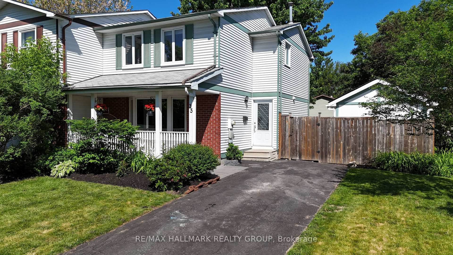 35 Seabrooke Drive, Kanata, ON K2L 2H8