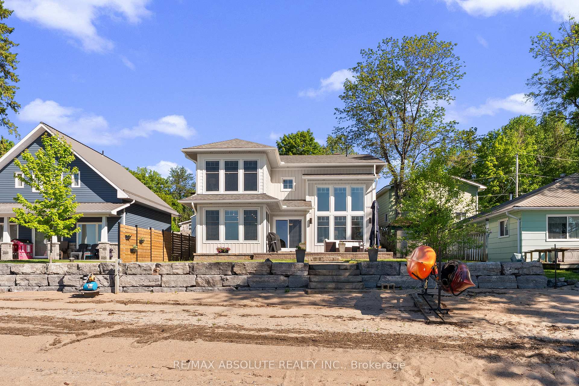 664 Caruso Circle, McNab/Braeside — photo 2 of 5