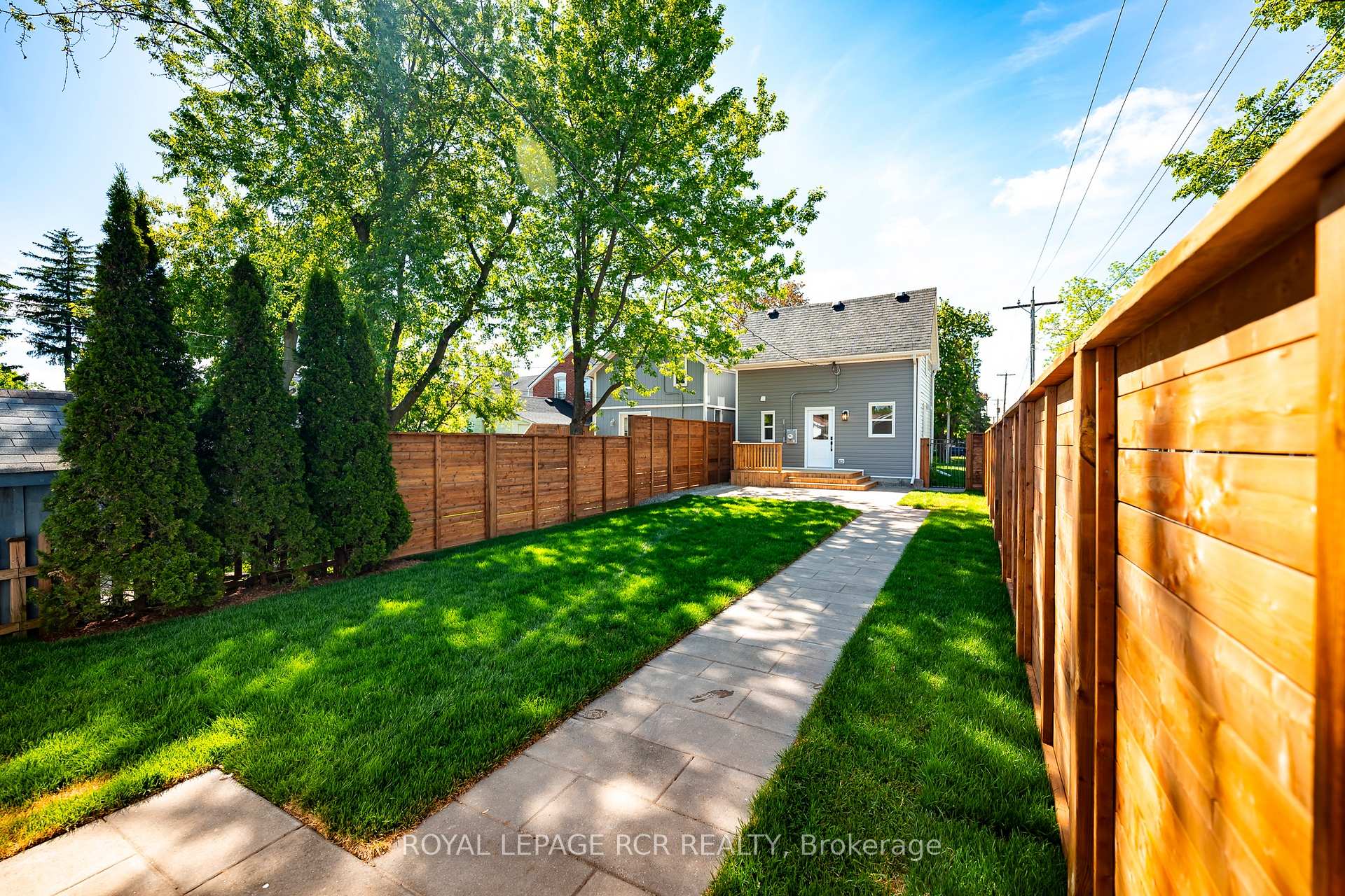 402 Main Street E, Shelburne — photo 2 of 5