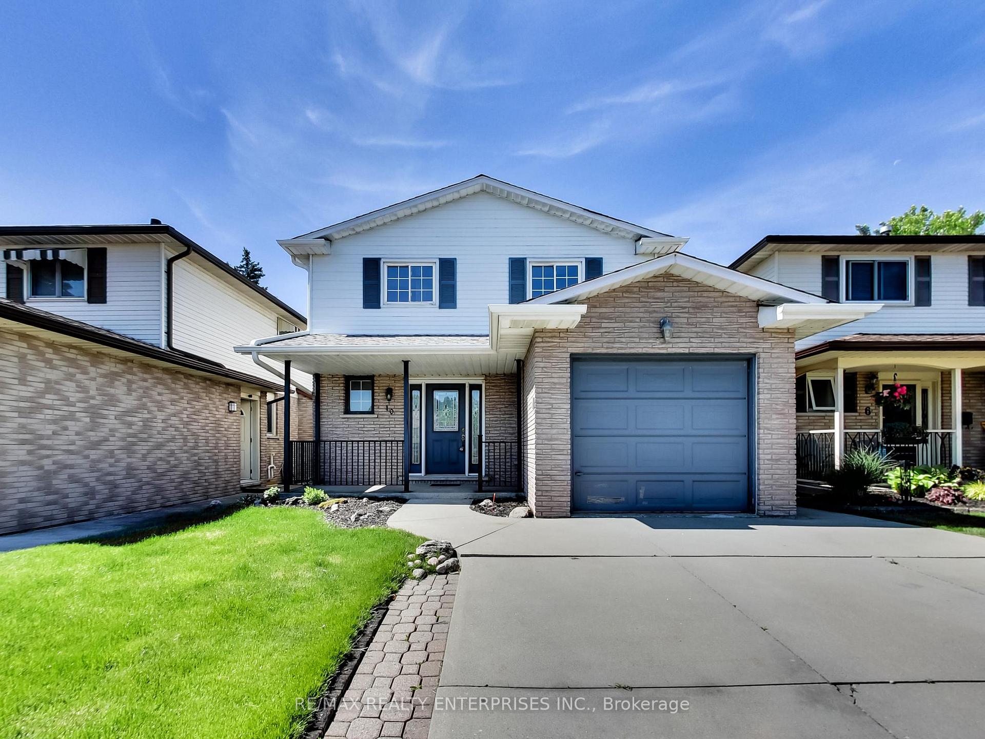 10 Titmouse Court, Hamilton, ON L9A 4Y9