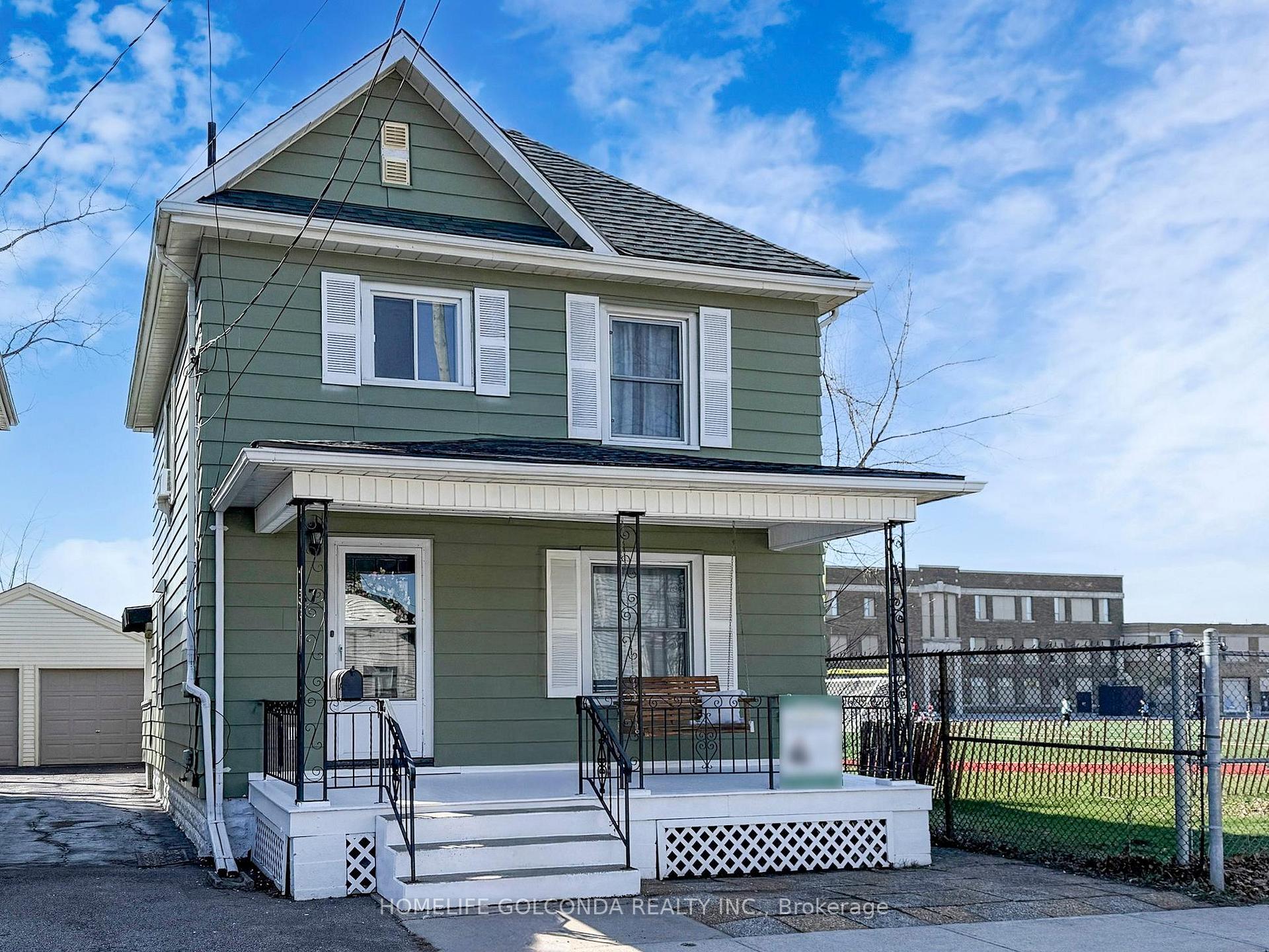 27 Woodland Avenue, St. Catharines, ON L2R 5A1