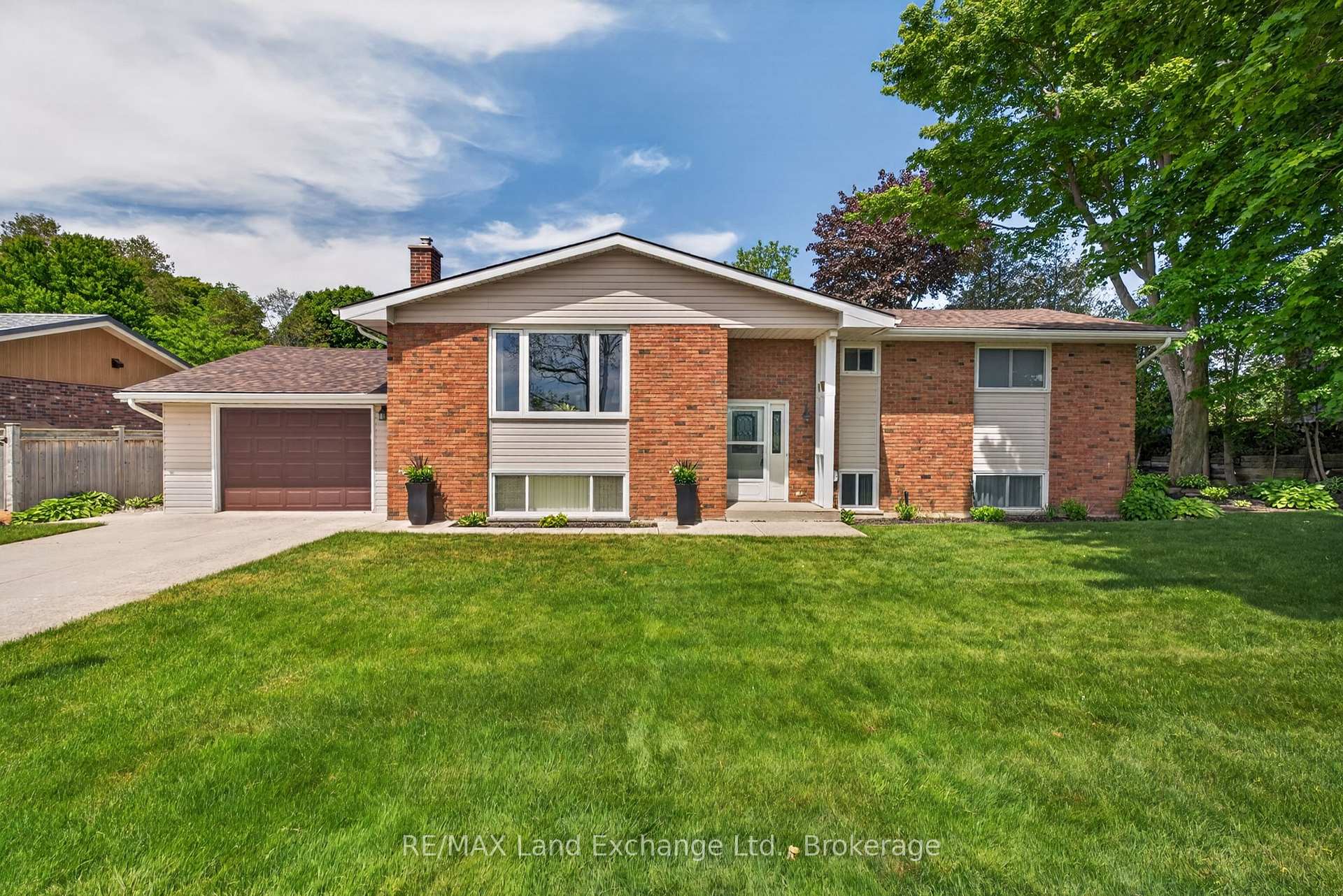 30 Golf Links Road, Kincardine, ON N2Z 1K9
