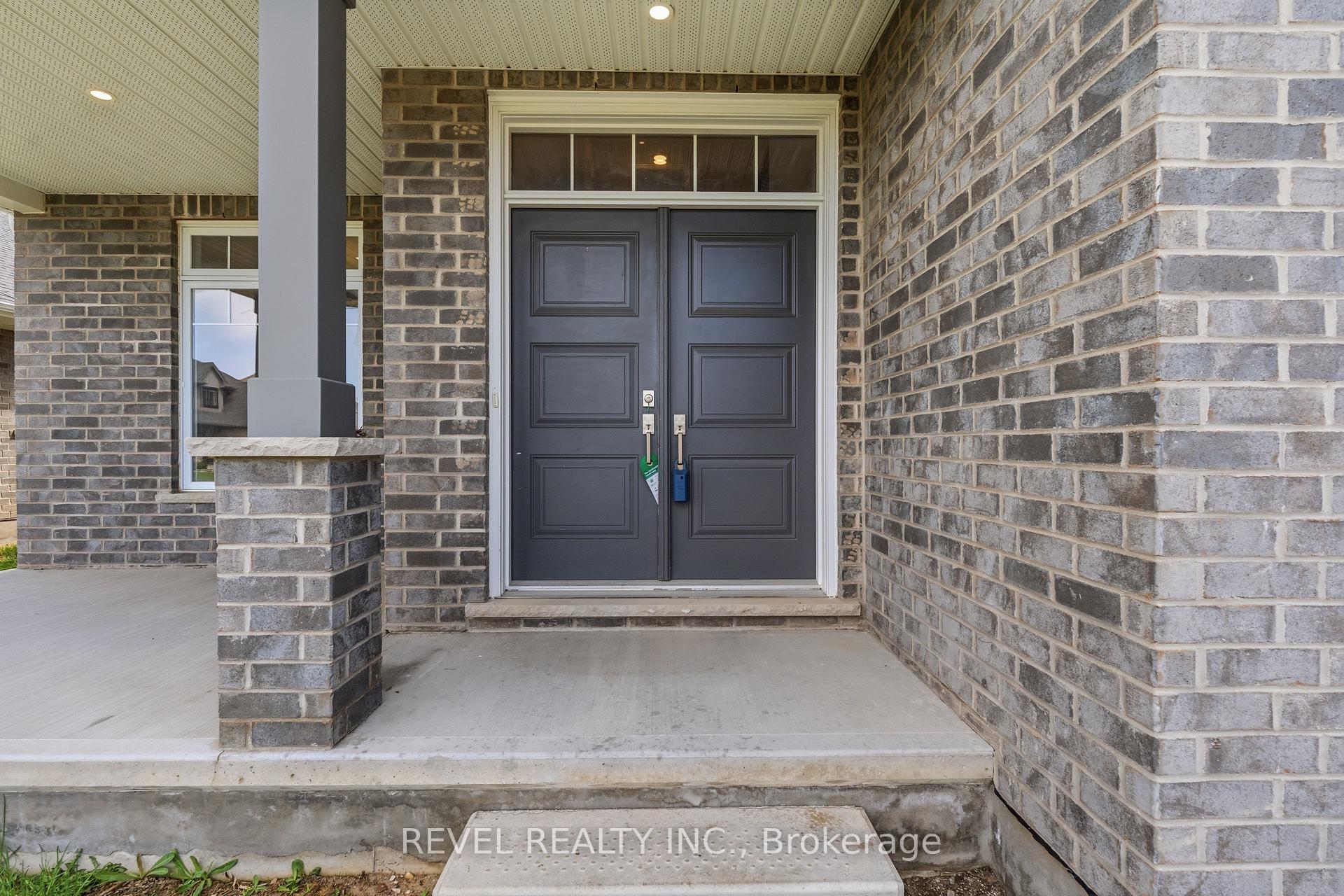 39 Muirfield Drive, St. Thomas — photo 4 of 5