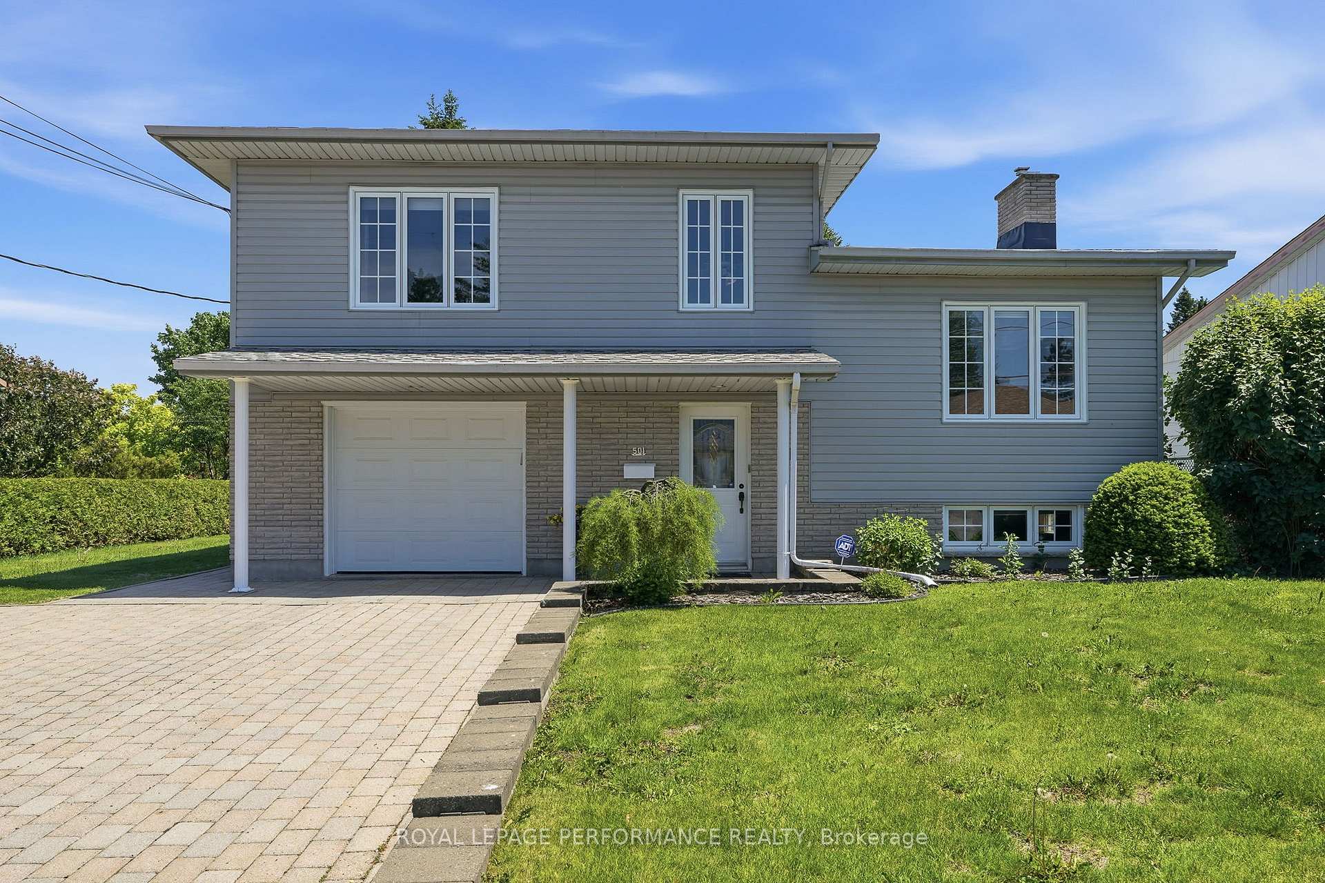 501 Champlain Street, Hawkesbury — photo 2 of 5