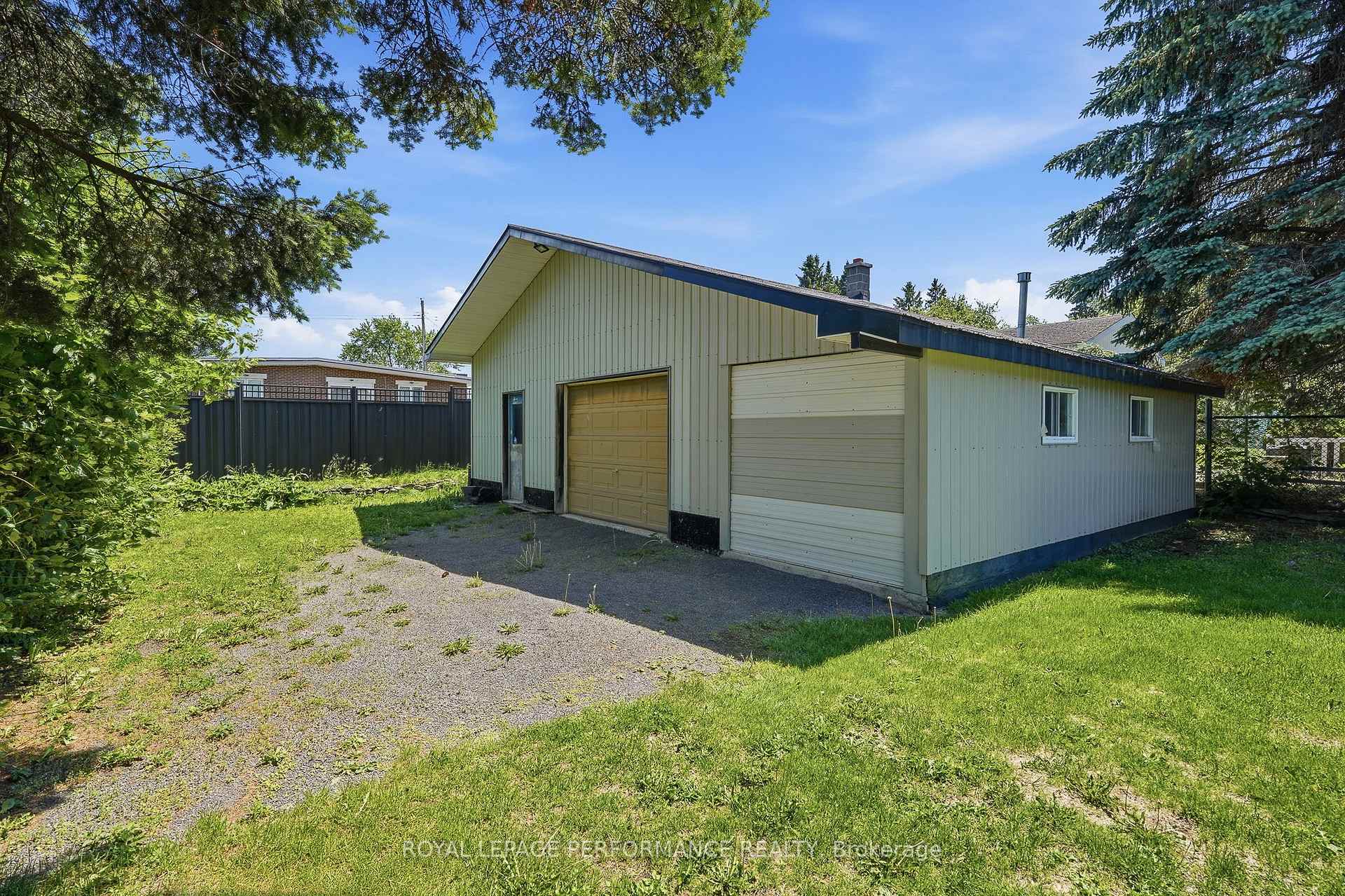 501 Champlain Street, Hawkesbury — photo 4 of 5