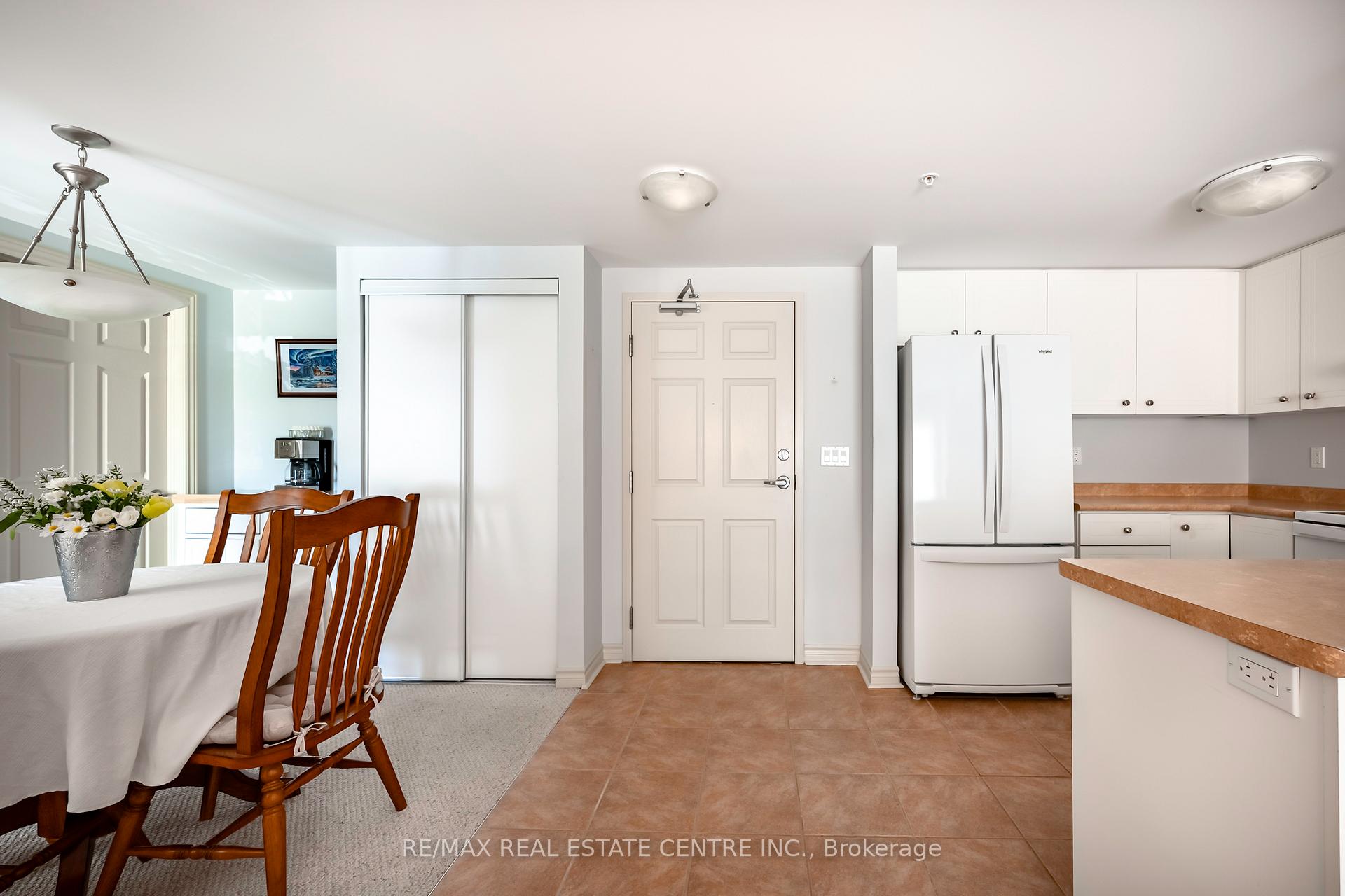625 St David Street S 213, Centre Wellington — photo 2 of 5