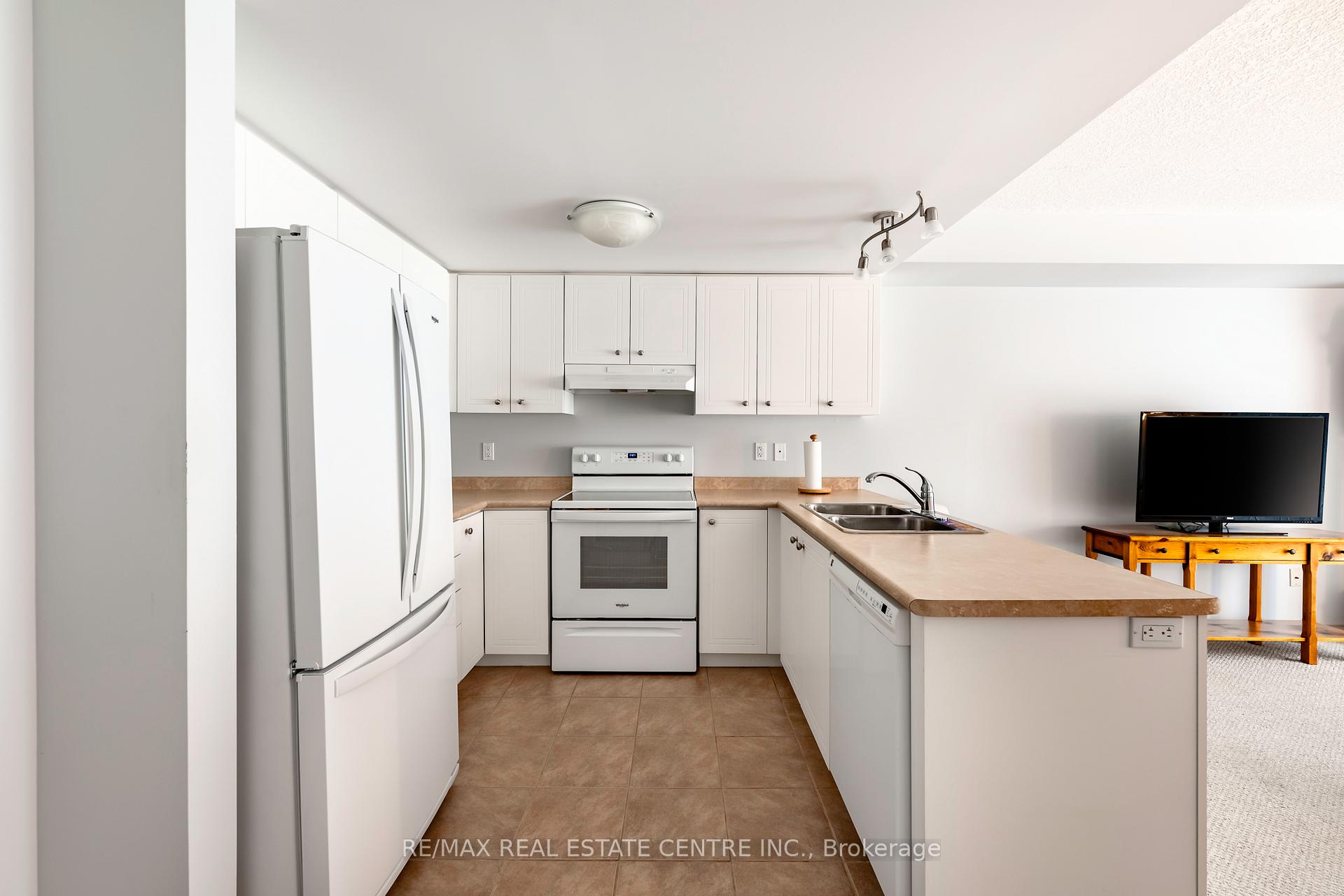625 St David Street S 213, Centre Wellington — photo 3 of 5