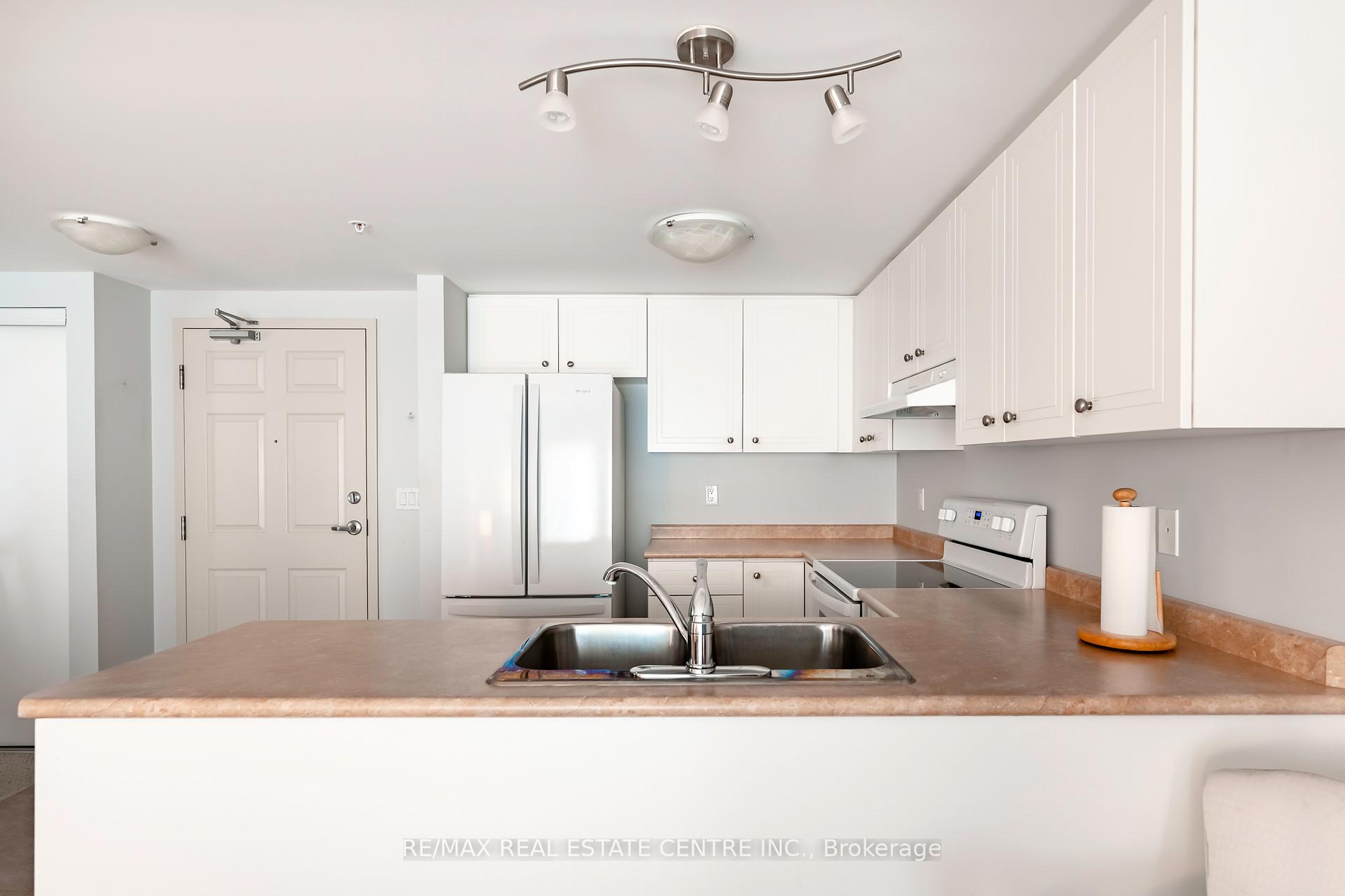 625 St David Street S 213, Centre Wellington — photo 4 of 5