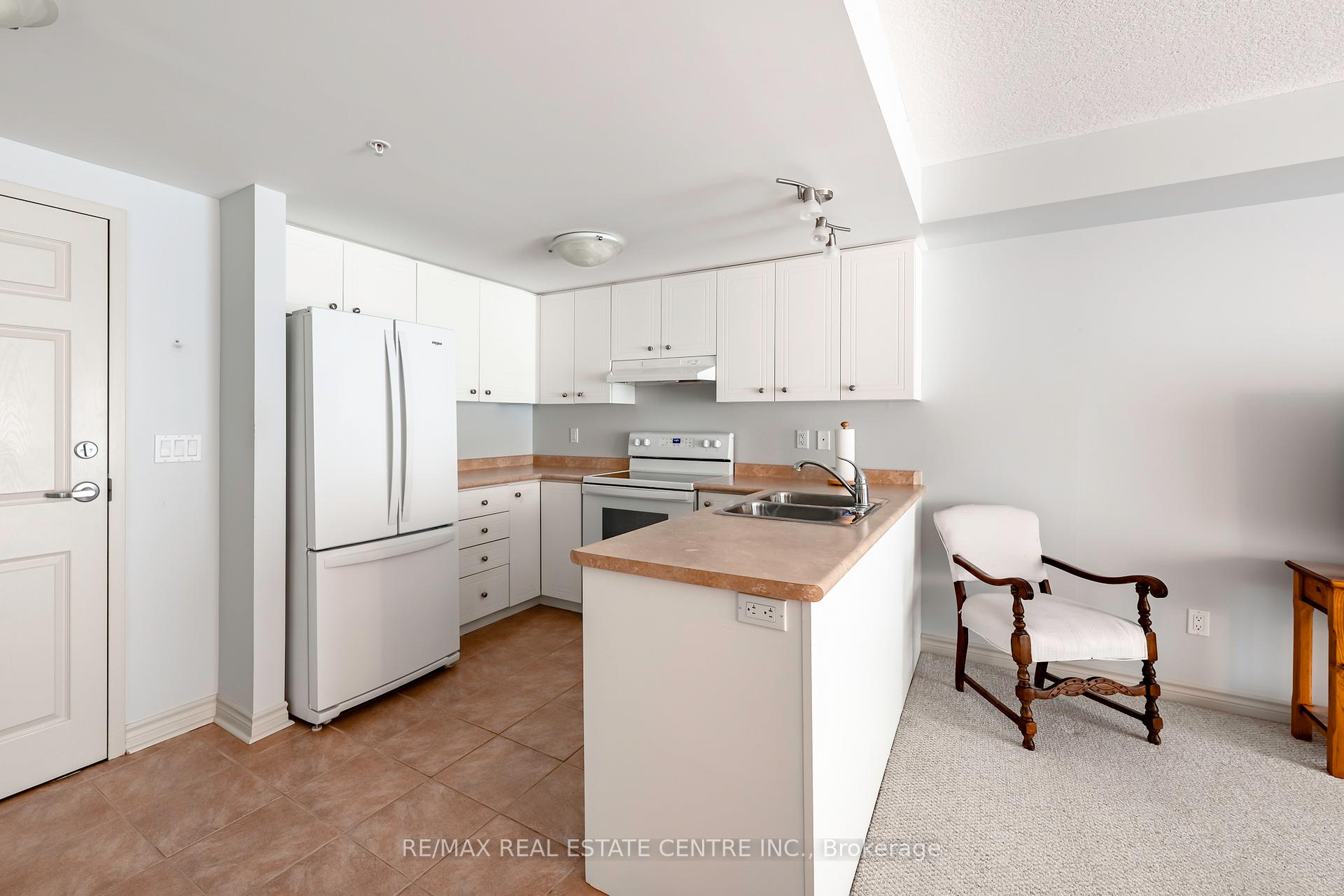 625 St David Street S 213, Centre Wellington — photo 5 of 5