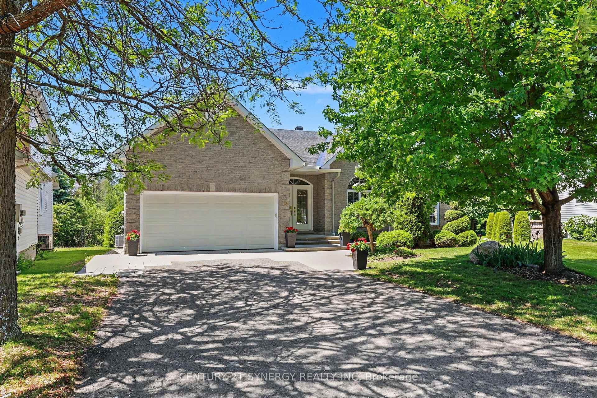 17 Warnock Way, Overbrook - Castleheights and Area, ON K1J 1H1