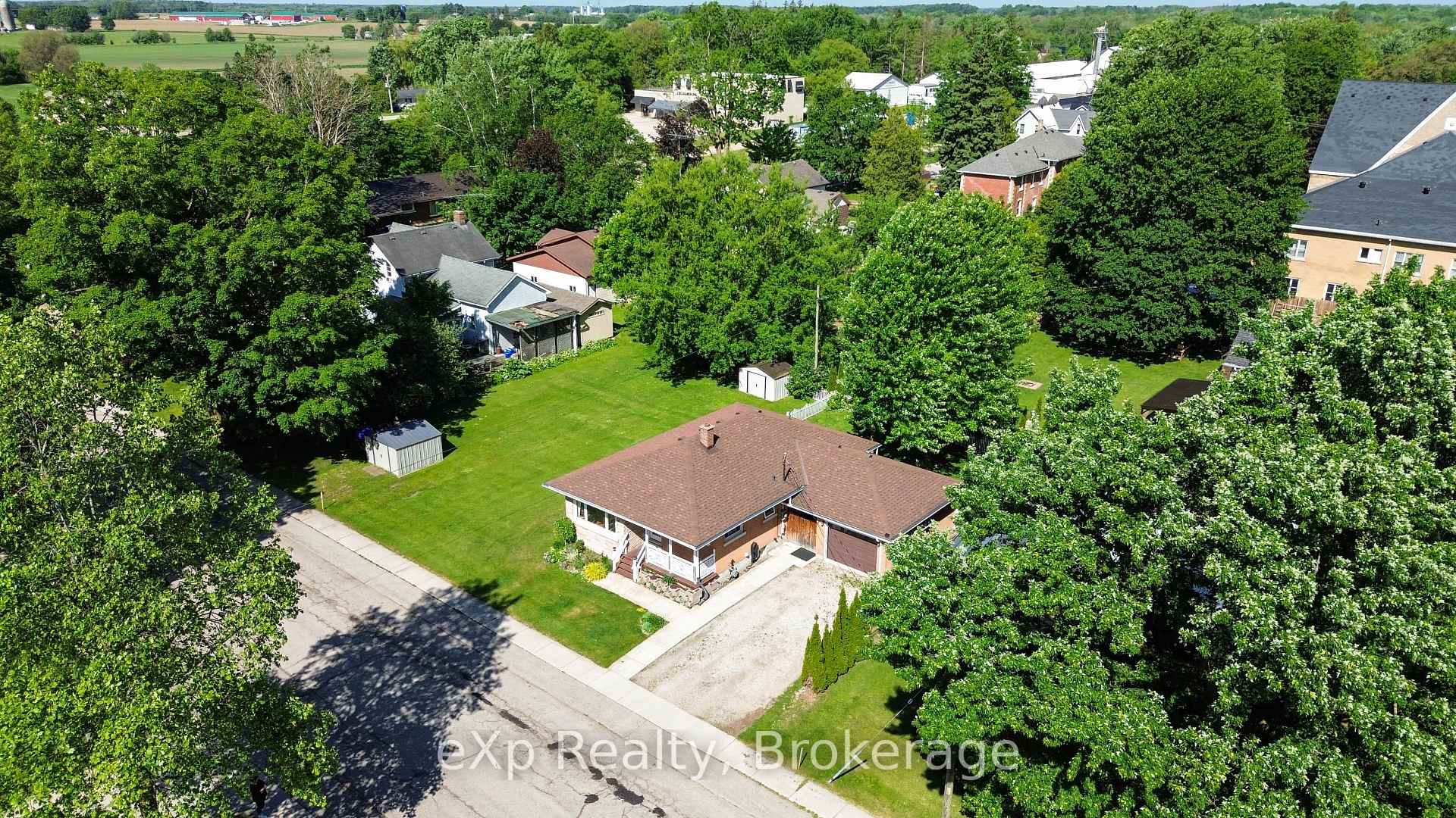 64 Raglan Street W, Minto, ON N0G 1Z0