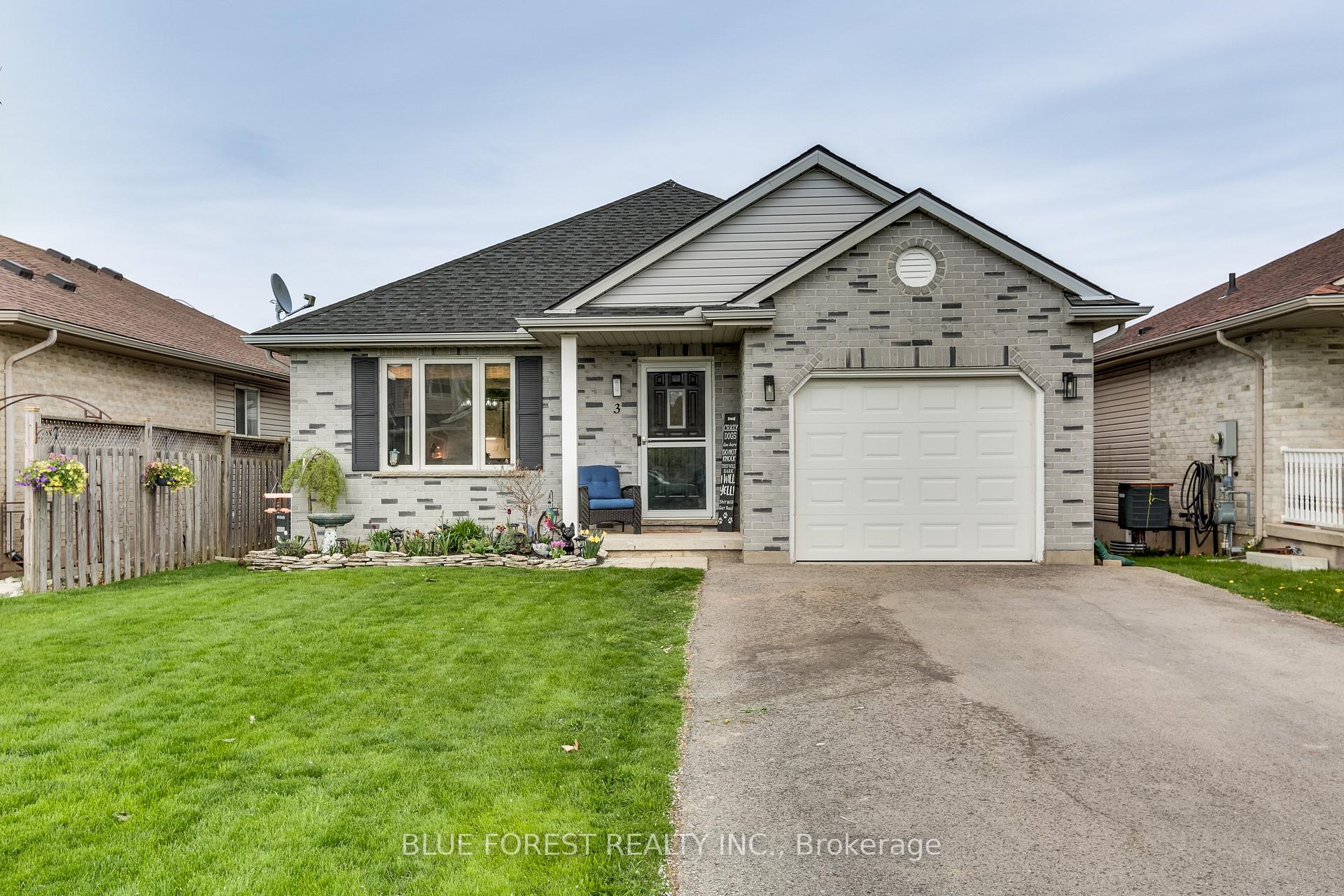 3 Meadowvale Drive, St. Thomas, ON N5P 4P1