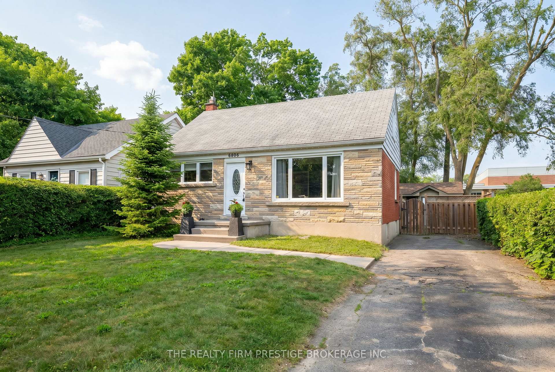 6806 James Street, London South, ON N6P 1A4