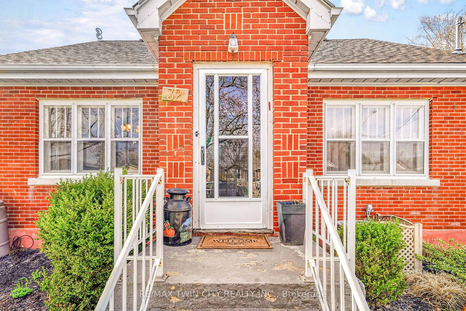 32 Fulton Street, Brantford — photo 4 of 5