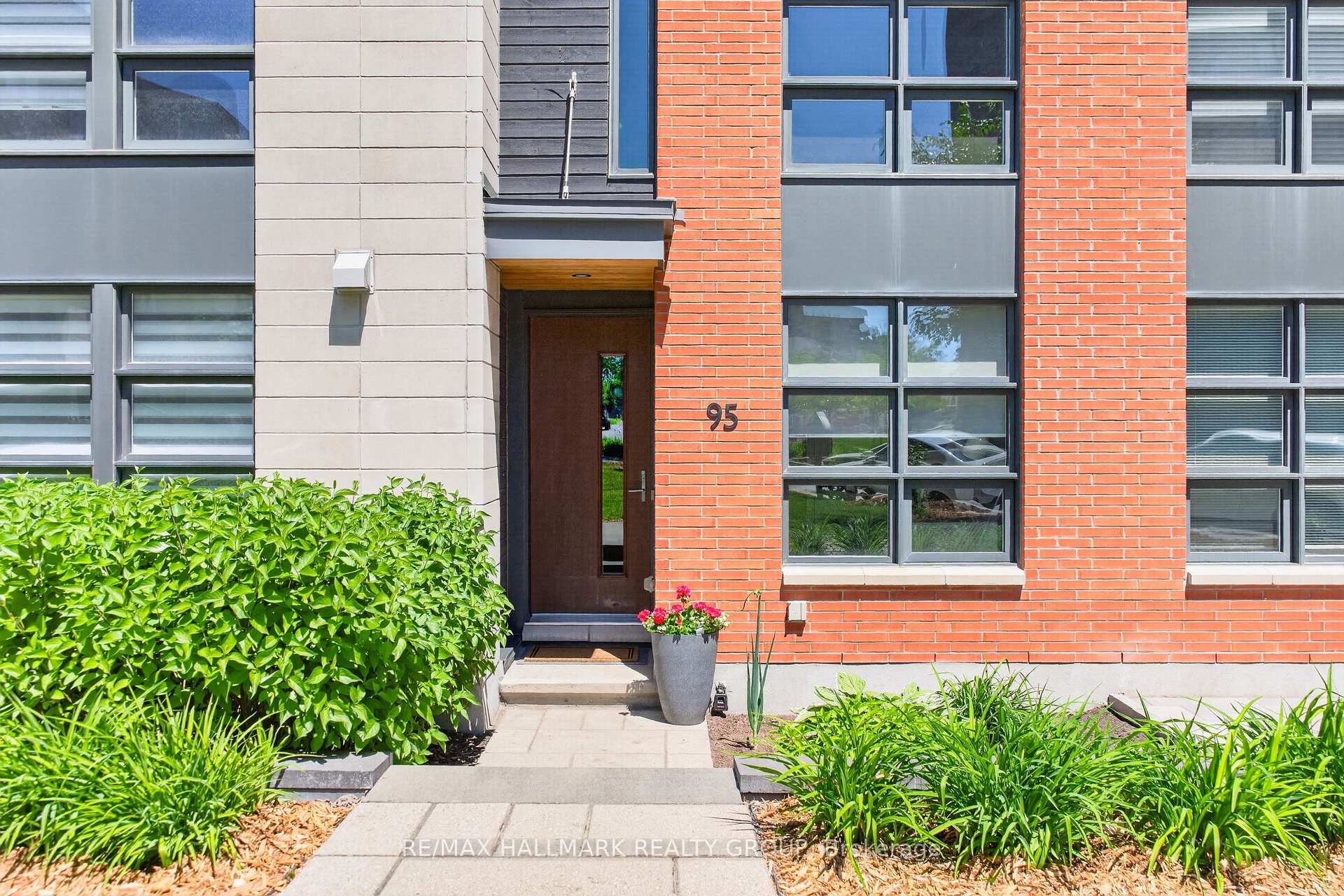 95 Oblats Avenue, Glebe - Ottawa East and Area — photo 3 of 5
