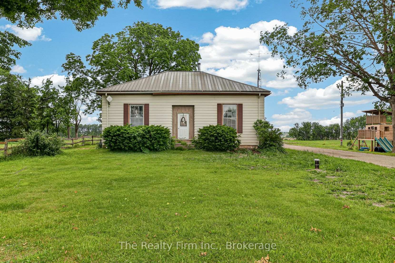564207 Karn Road, South-West Oxford, ON N5C 3J5