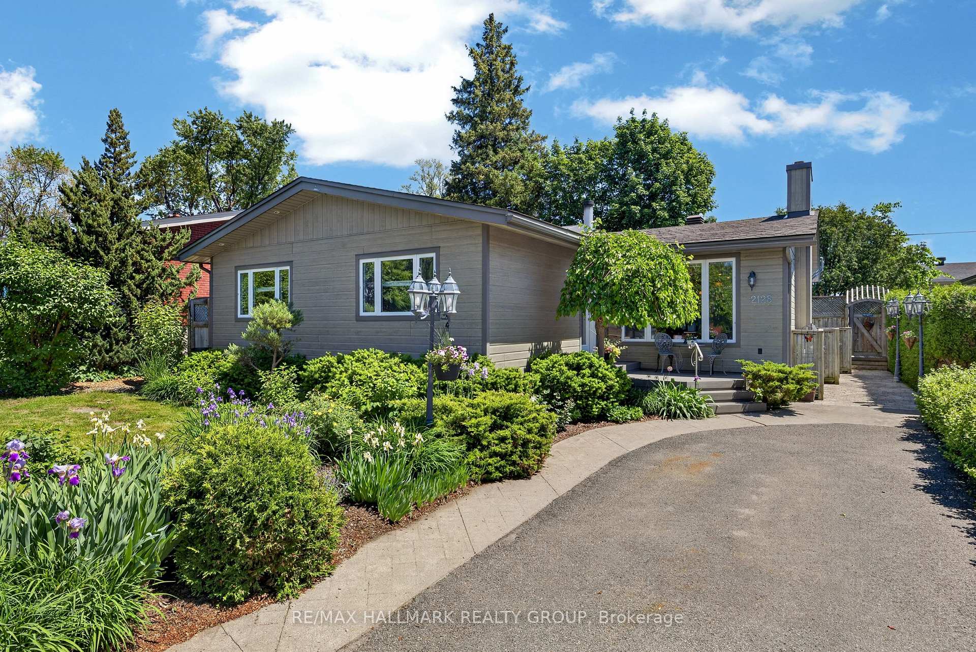 2128 Benjamin Avenue, McKellar Heights - Glabar Park and Area, ON K2A 1P4
