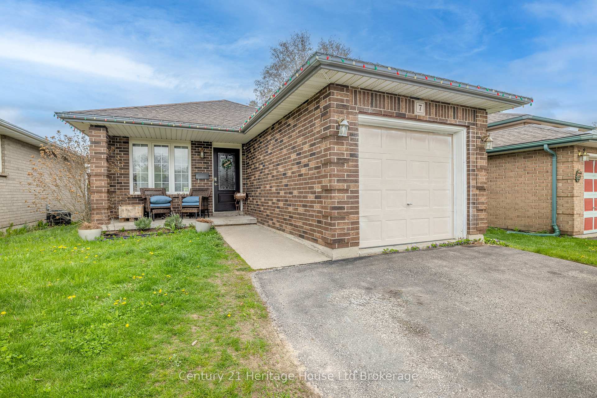 7 Kara Lane, Tillsonburg, ON N4G 5M2