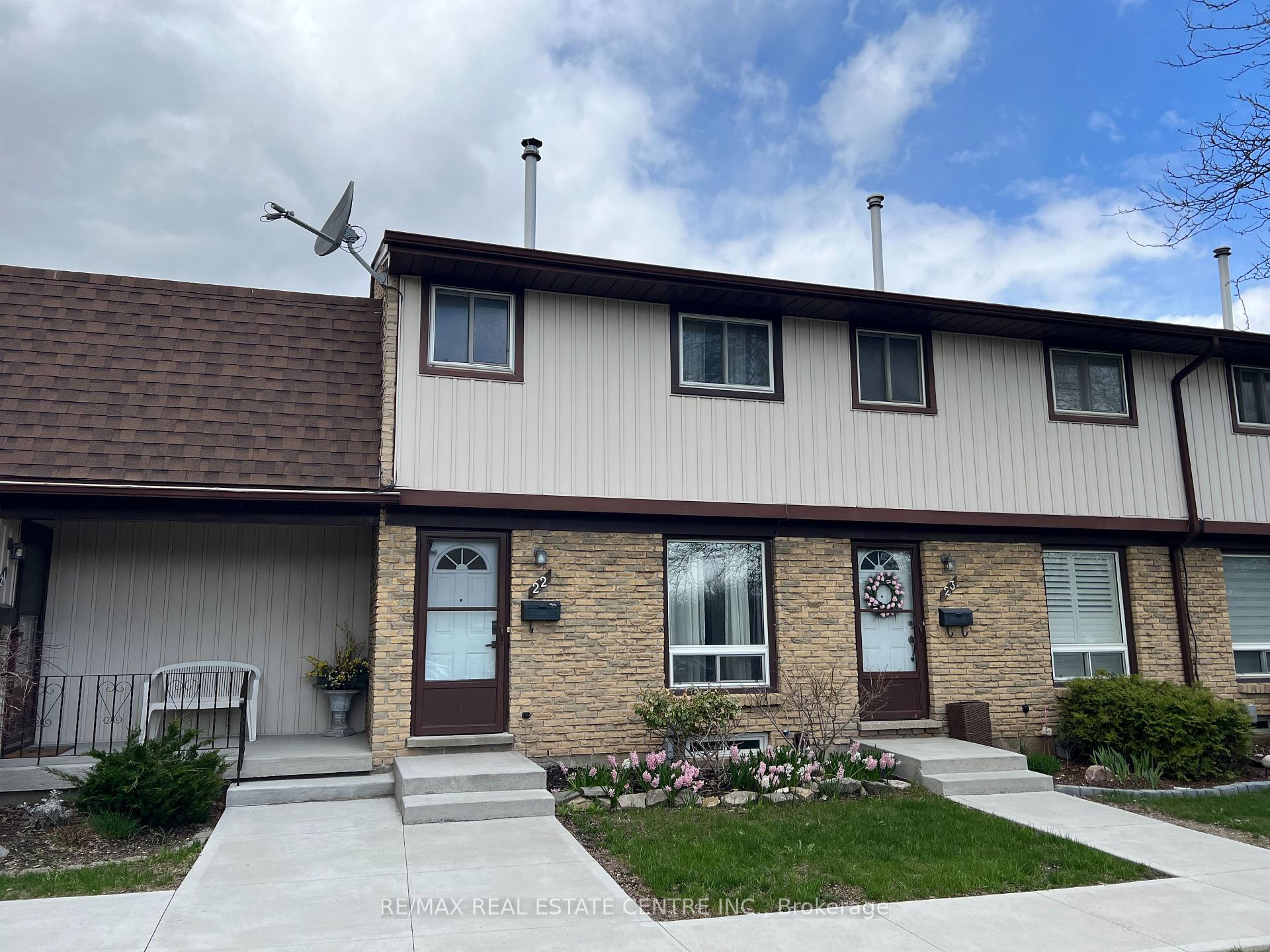 210 Glamis Road 22, Cambridge, ON N1R 6L3