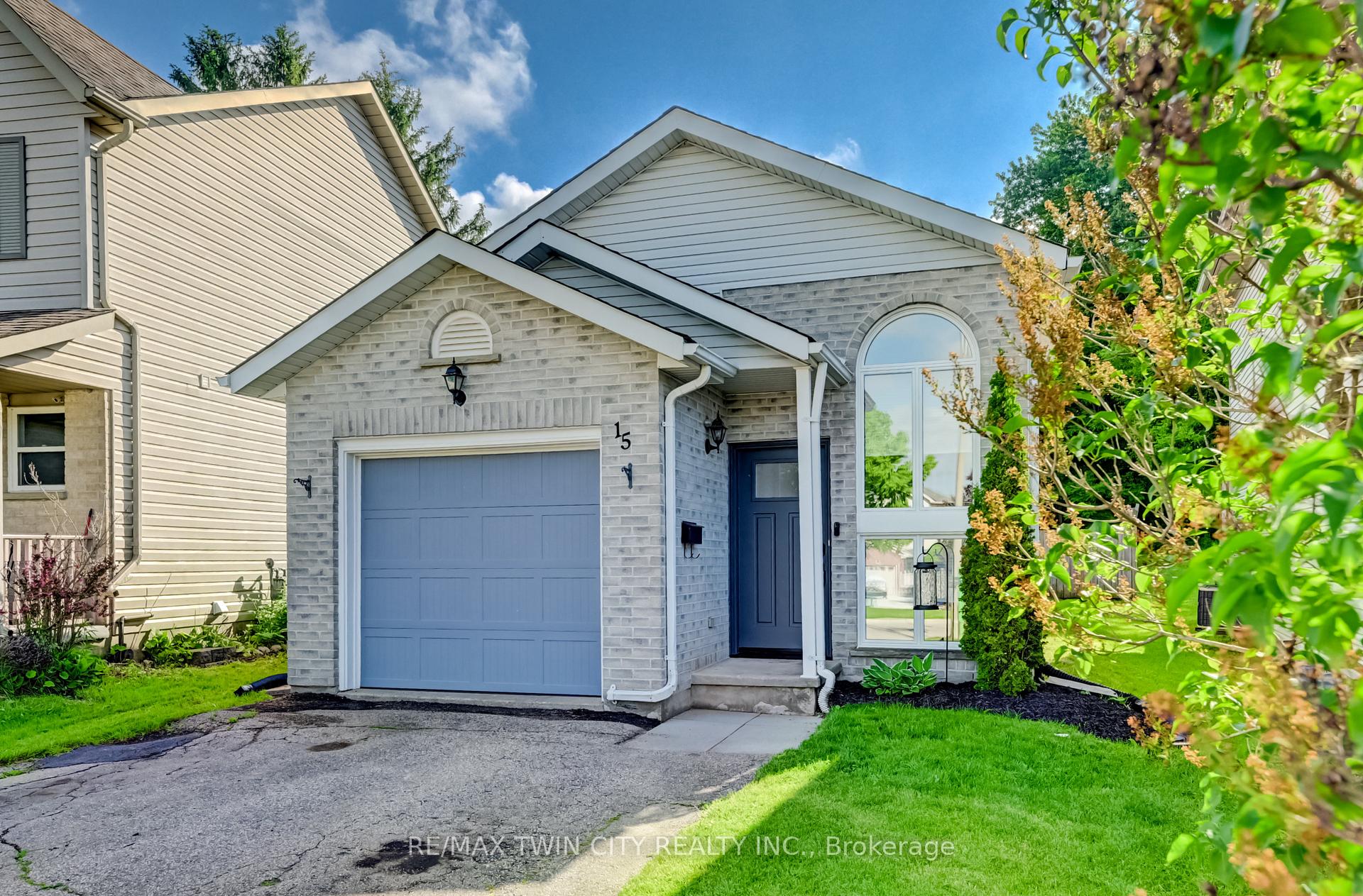 15 Michelle Court, Waterloo, ON N2N 3K8