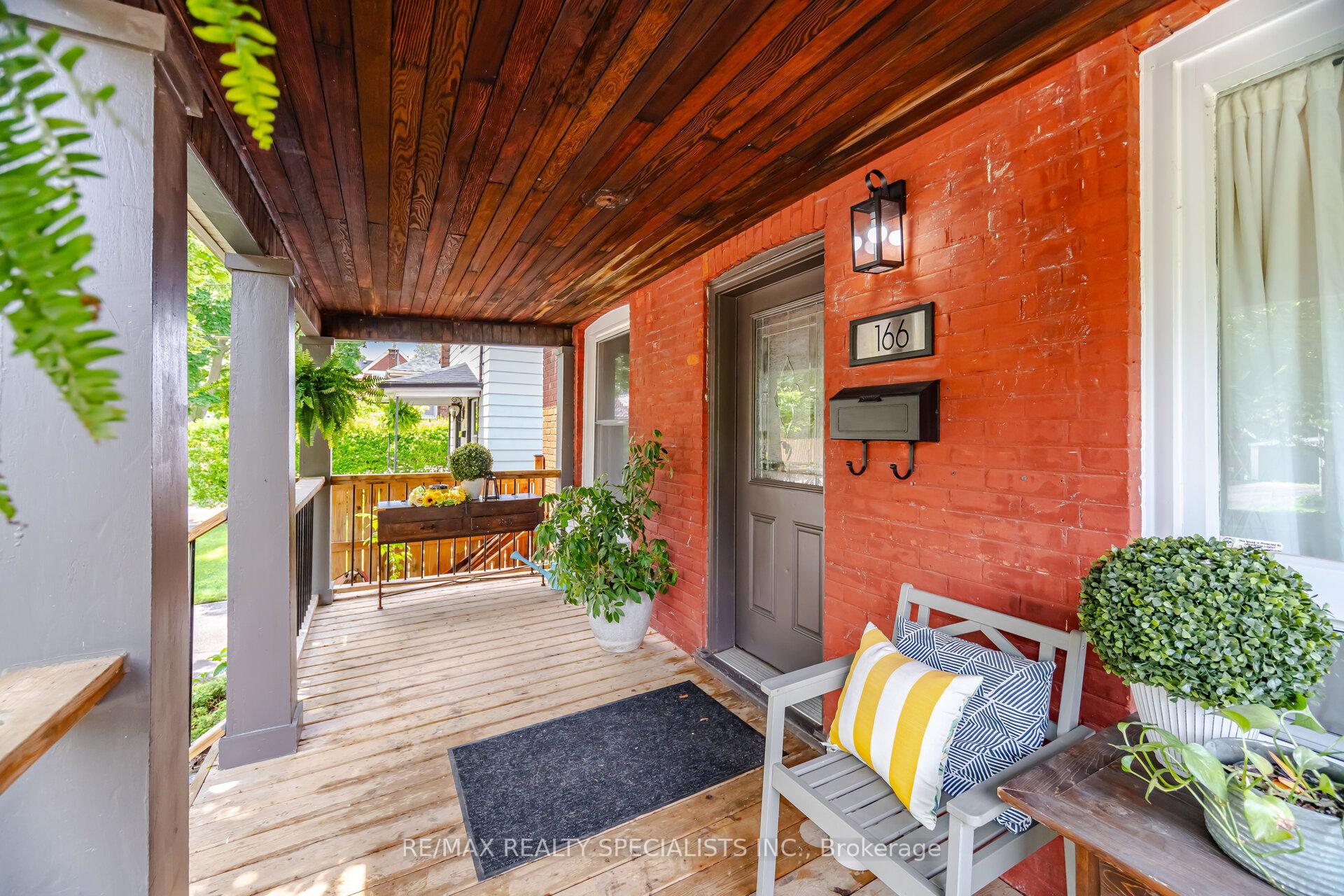 166 East Avenue, Brantford — photo 3 of 5