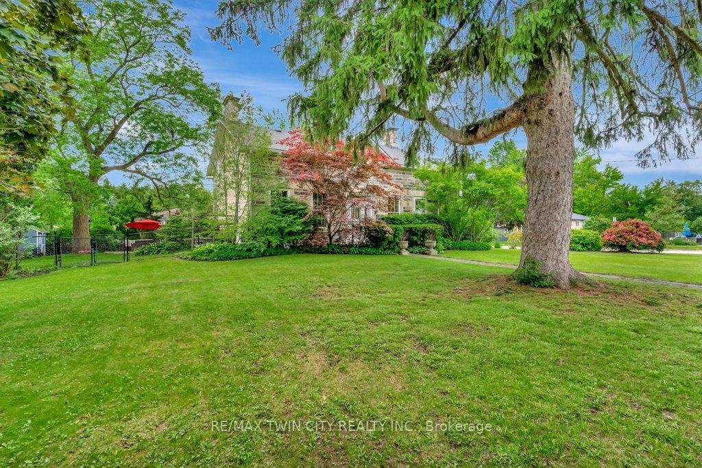 142 GLENMORRIS Street, Cambridge, ON N1S 2Z5