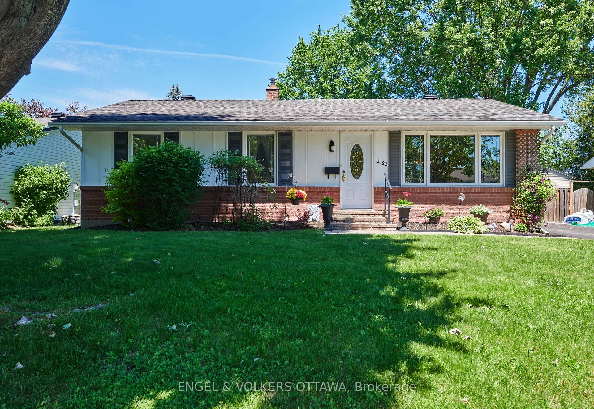 2123 Blue Jay Crescent, Beacon Hill North - South and Area, ON K1J 6A9 — Beacon Hill North - South and Area, Ontario