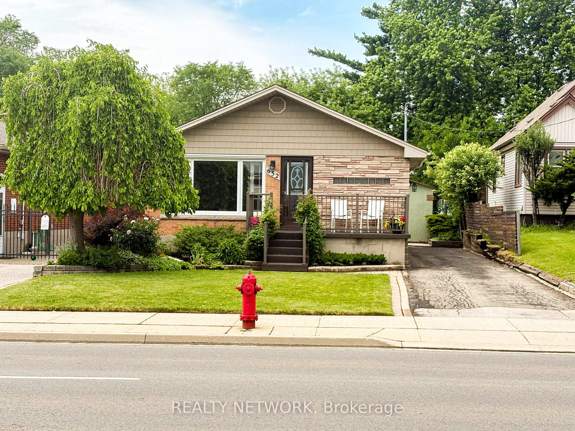 652 Upper Wentworth Street, Hamilton, ON L9A 4V3