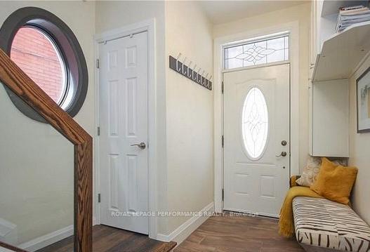 168 Stewart Street W, Lower Town - Sandy Hill — photo 2 of 5