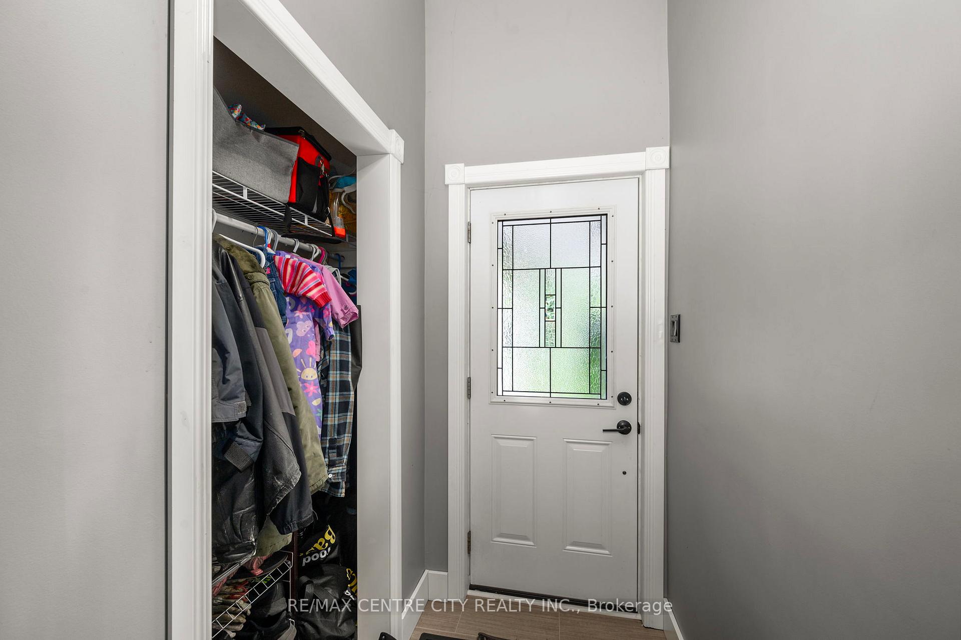 43 Devonshire Place, St. Thomas — photo 2 of 5