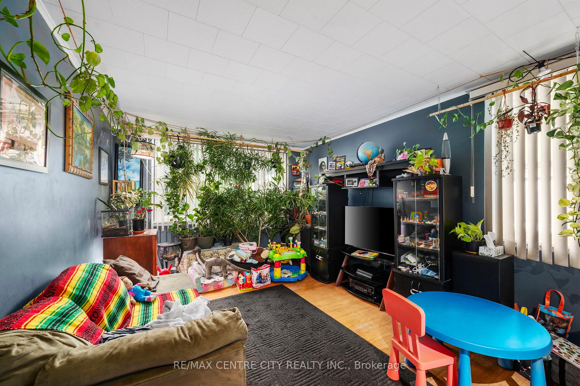 43 Devonshire Place, St. Thomas — photo 3 of 5