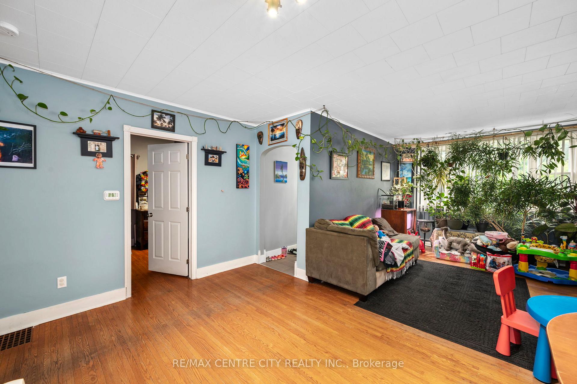 43 Devonshire Place, St. Thomas — photo 5 of 5