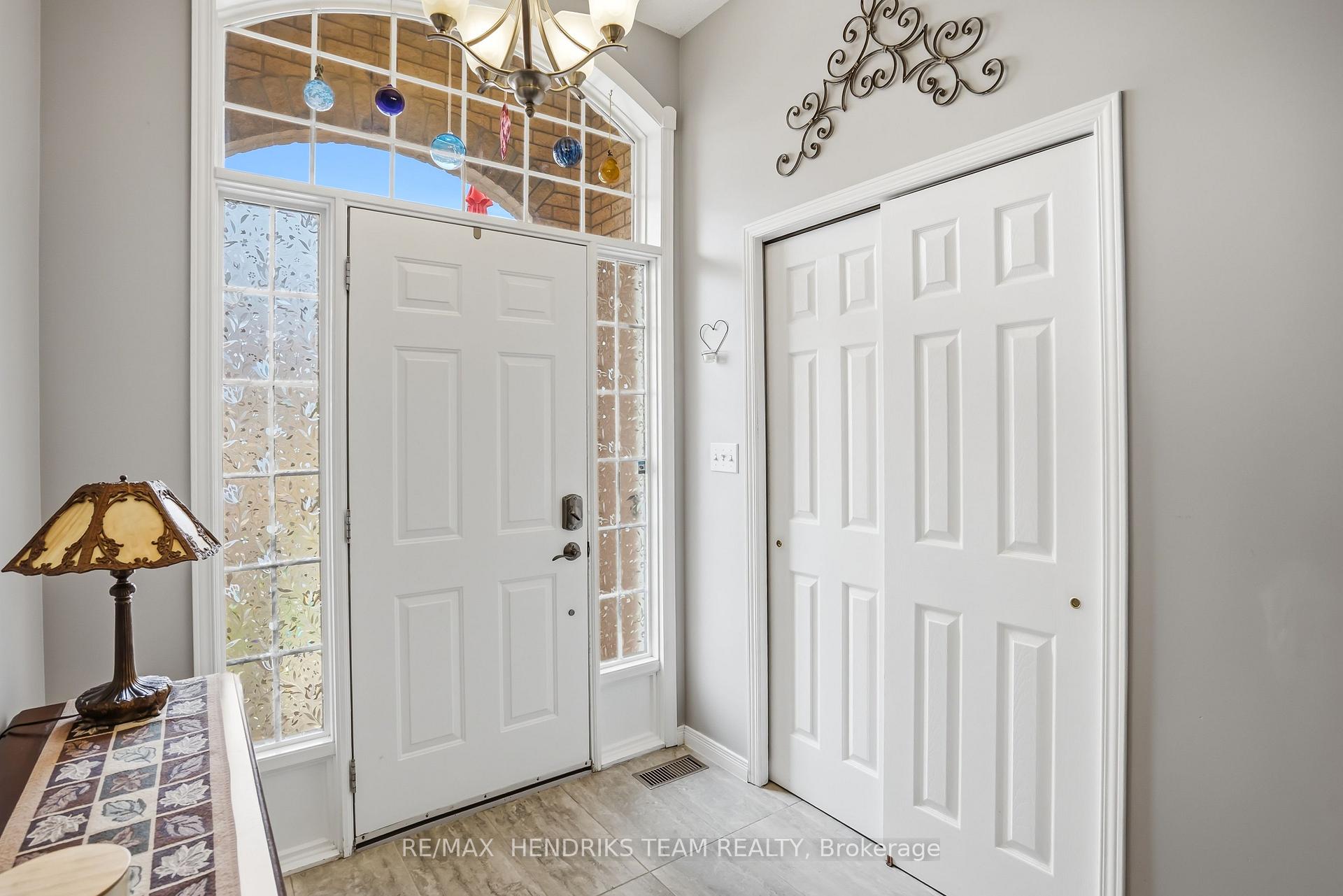 176 Livingston Avenue 3, Grimsby — photo 3 of 5