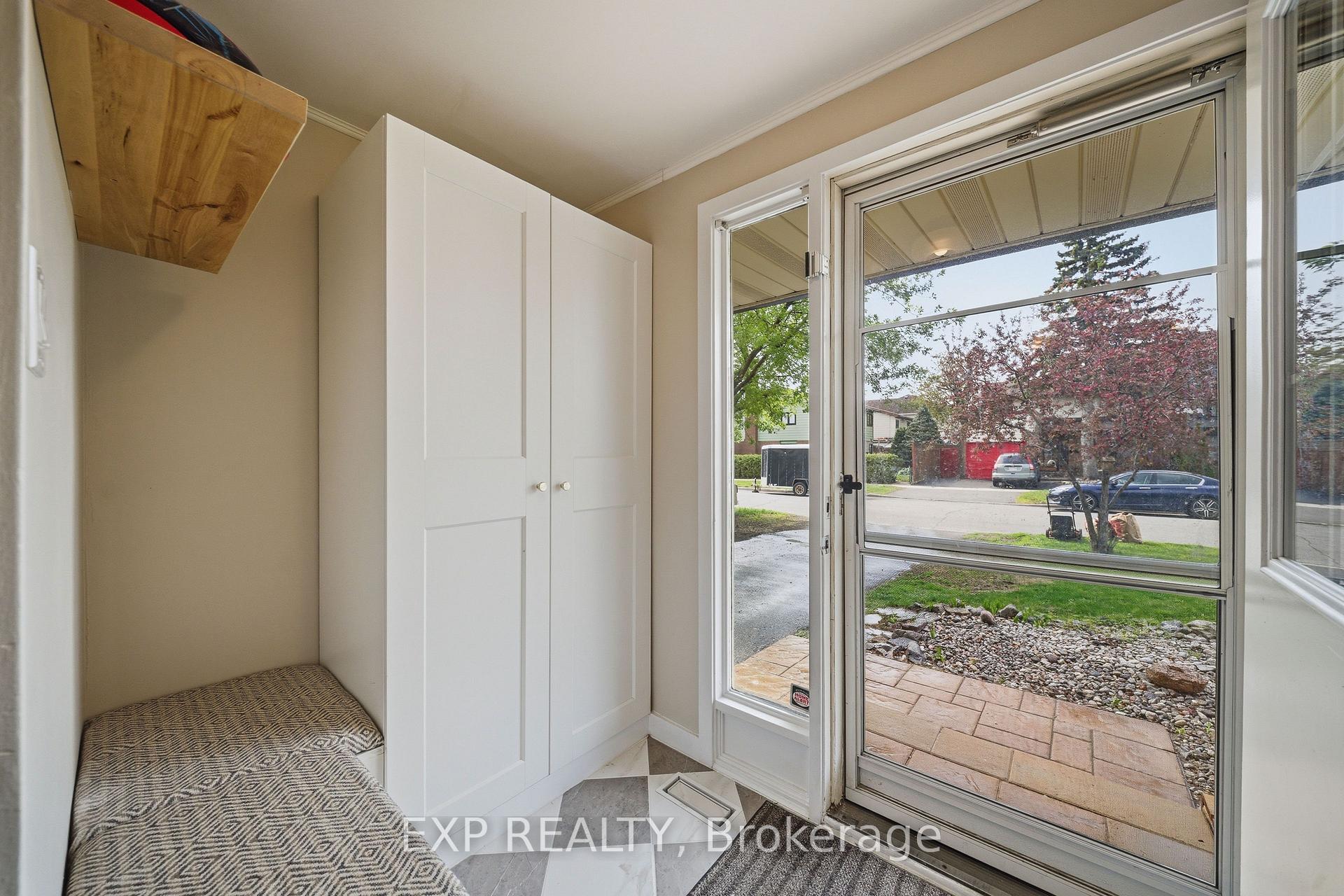 2333 Cotters Crescent, Hunt Club - Windsor Park Village and Area — photo 3 of 5