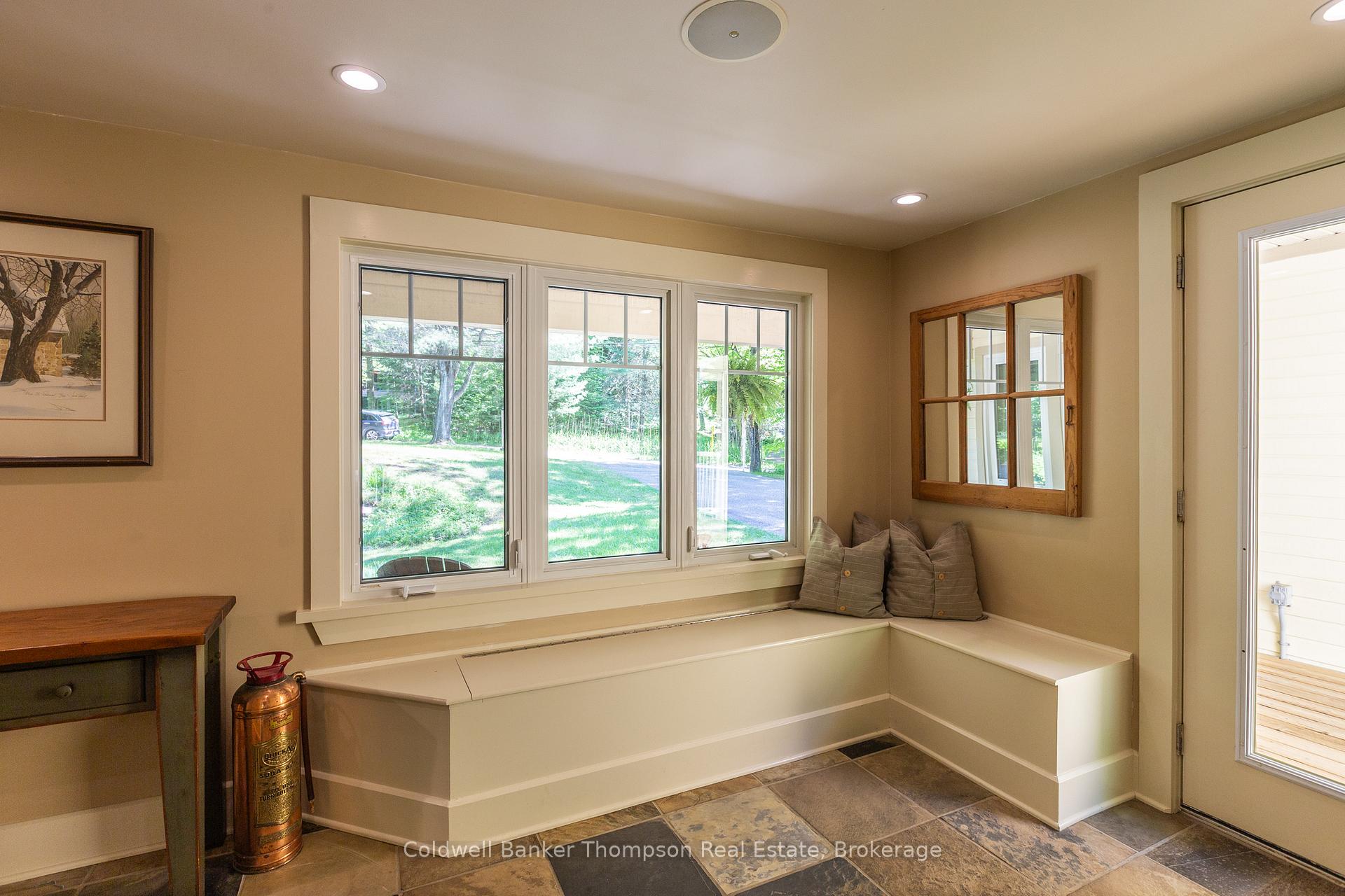312 Swallowdale Road, Huntsville — photo 2 of 5