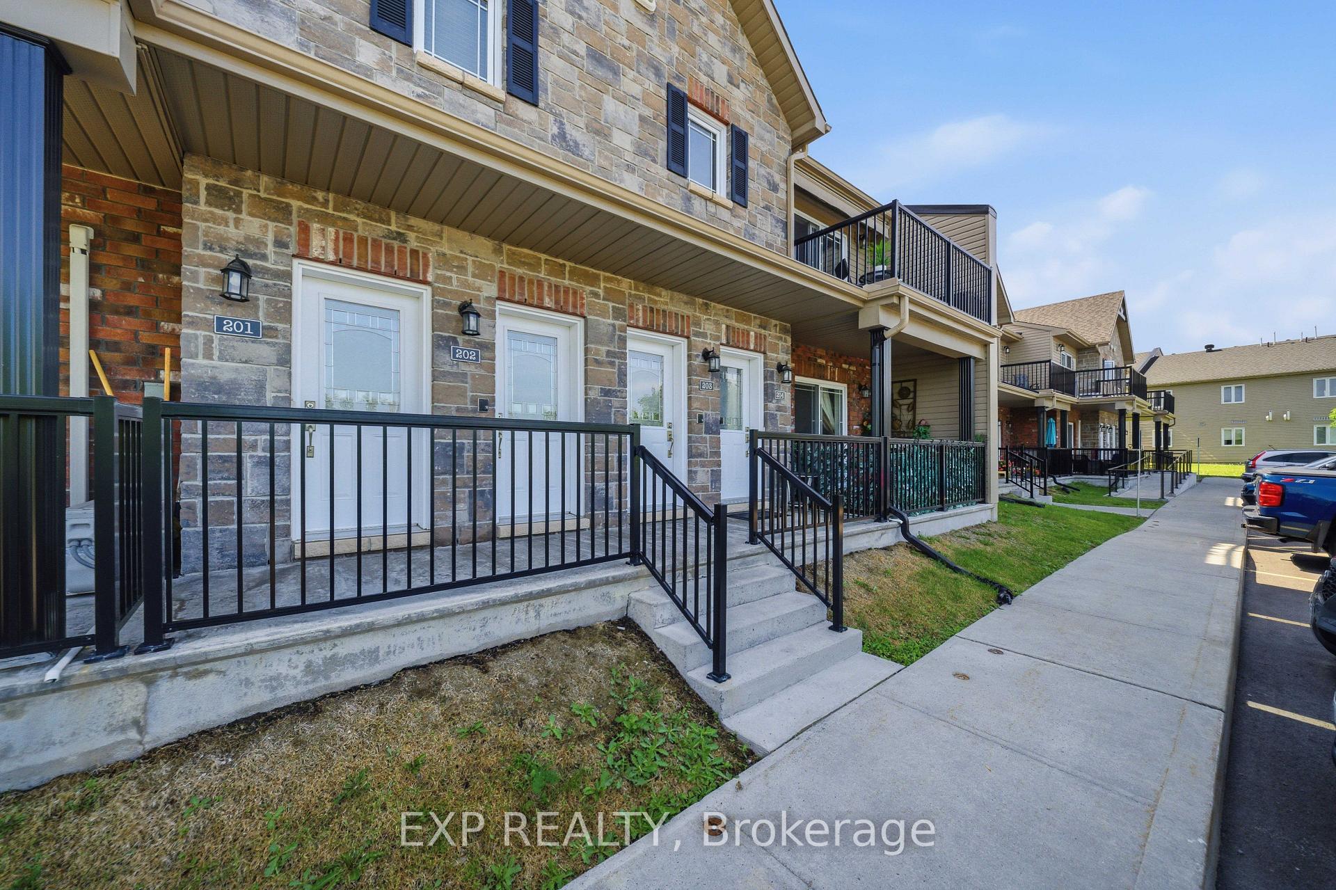 225 SPENCE Avenue 203, Hawkesbury — photo 2 of 5