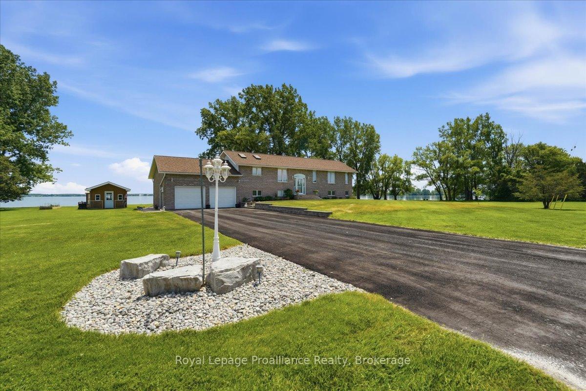 40 Wallbridge Circle, Prince Edward County — photo 2 of 5