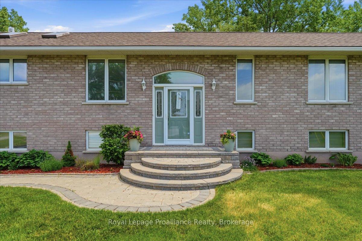 40 Wallbridge Circle, Prince Edward County — photo 4 of 5