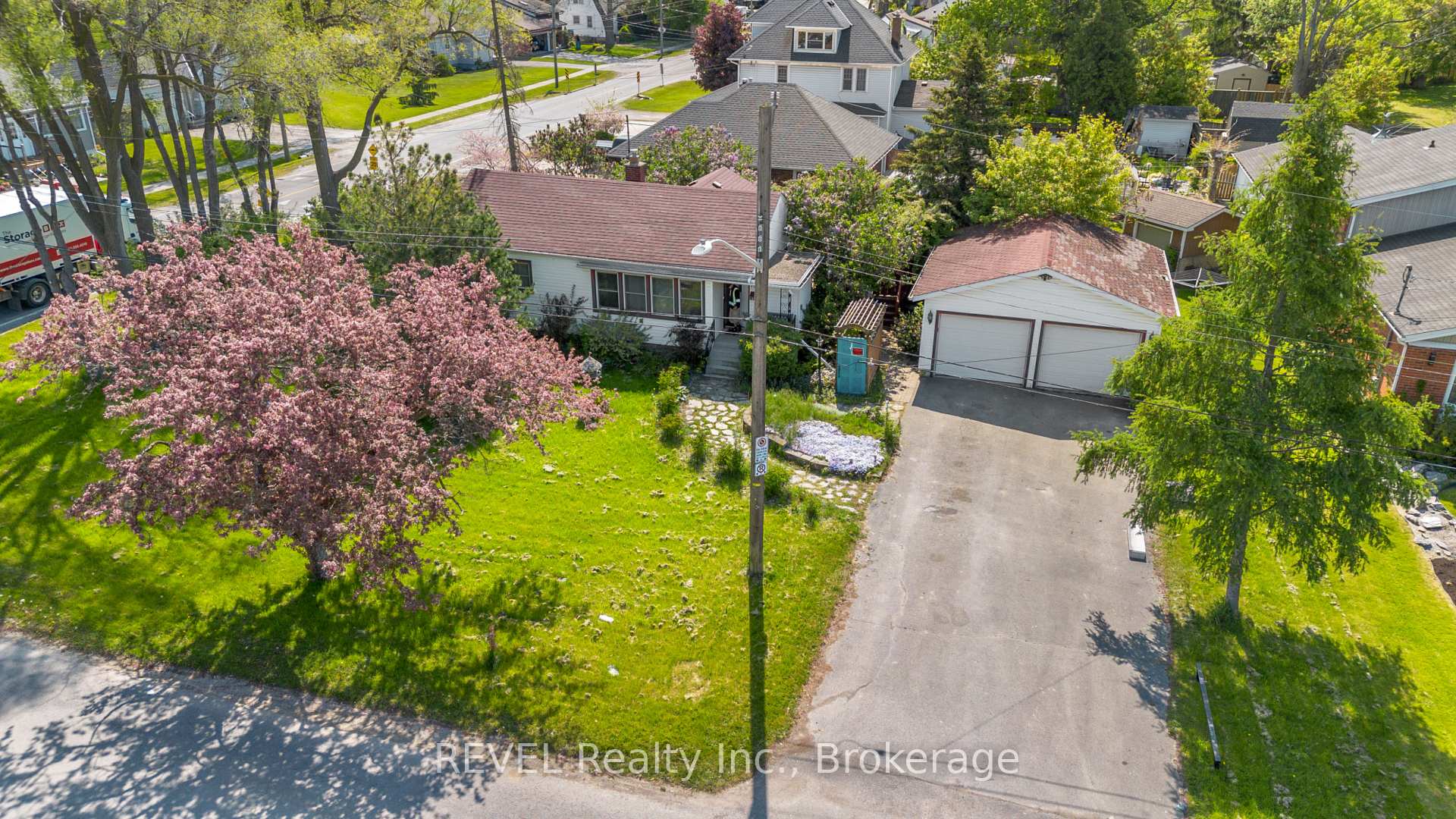 7962 Booth Street, Niagara Falls, ON L2H 1E8