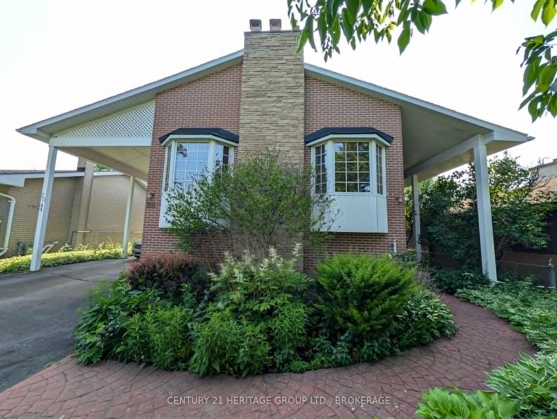 20 Oakridge Avenue, Kingston, ON K7L 4S9