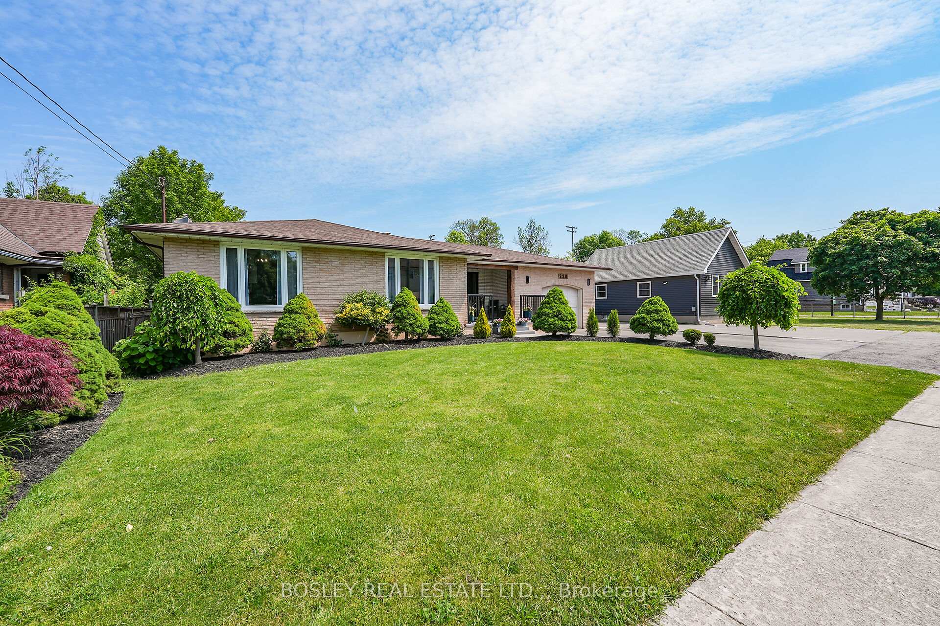 228 Gilmore Road, Fort Erie, ON L2A 2M3 — Fort Erie, Ontario