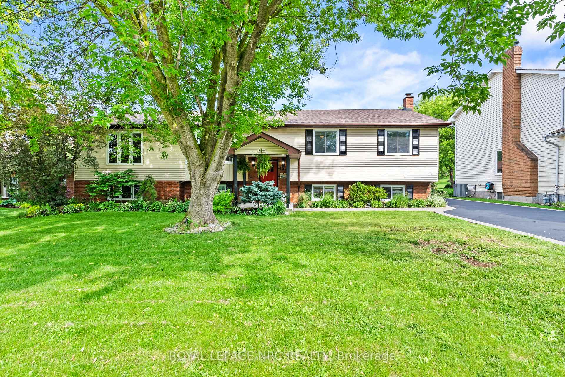 15 Park Road Road S, Grimsby — photo 2 of 5