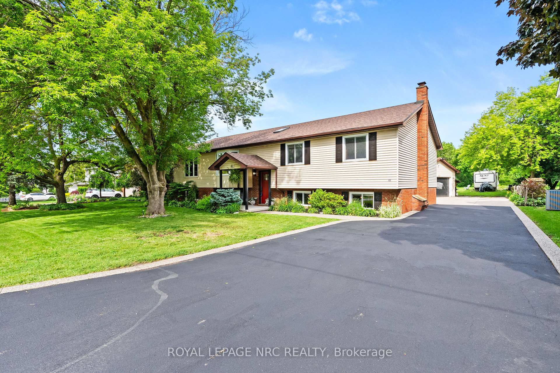 15 Park Road Road S, Grimsby — photo 3 of 5